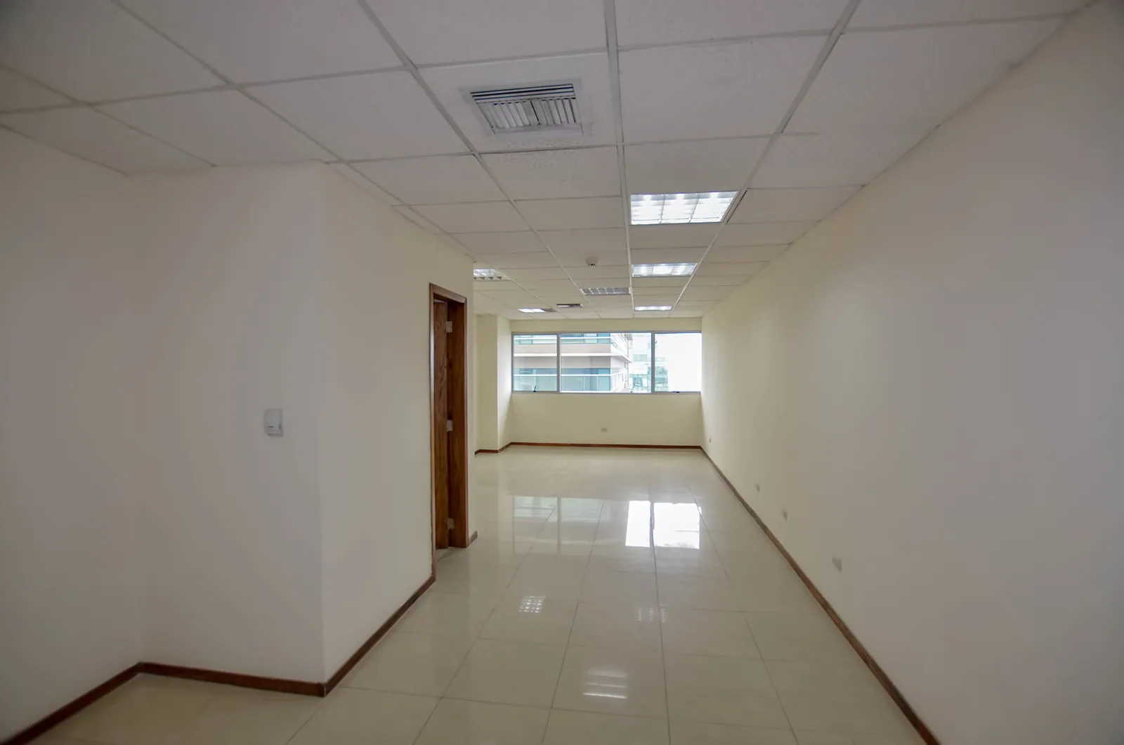Oficina en alquiler en Edificio Trade Building sector norte de Guayaquil – Foto 2
