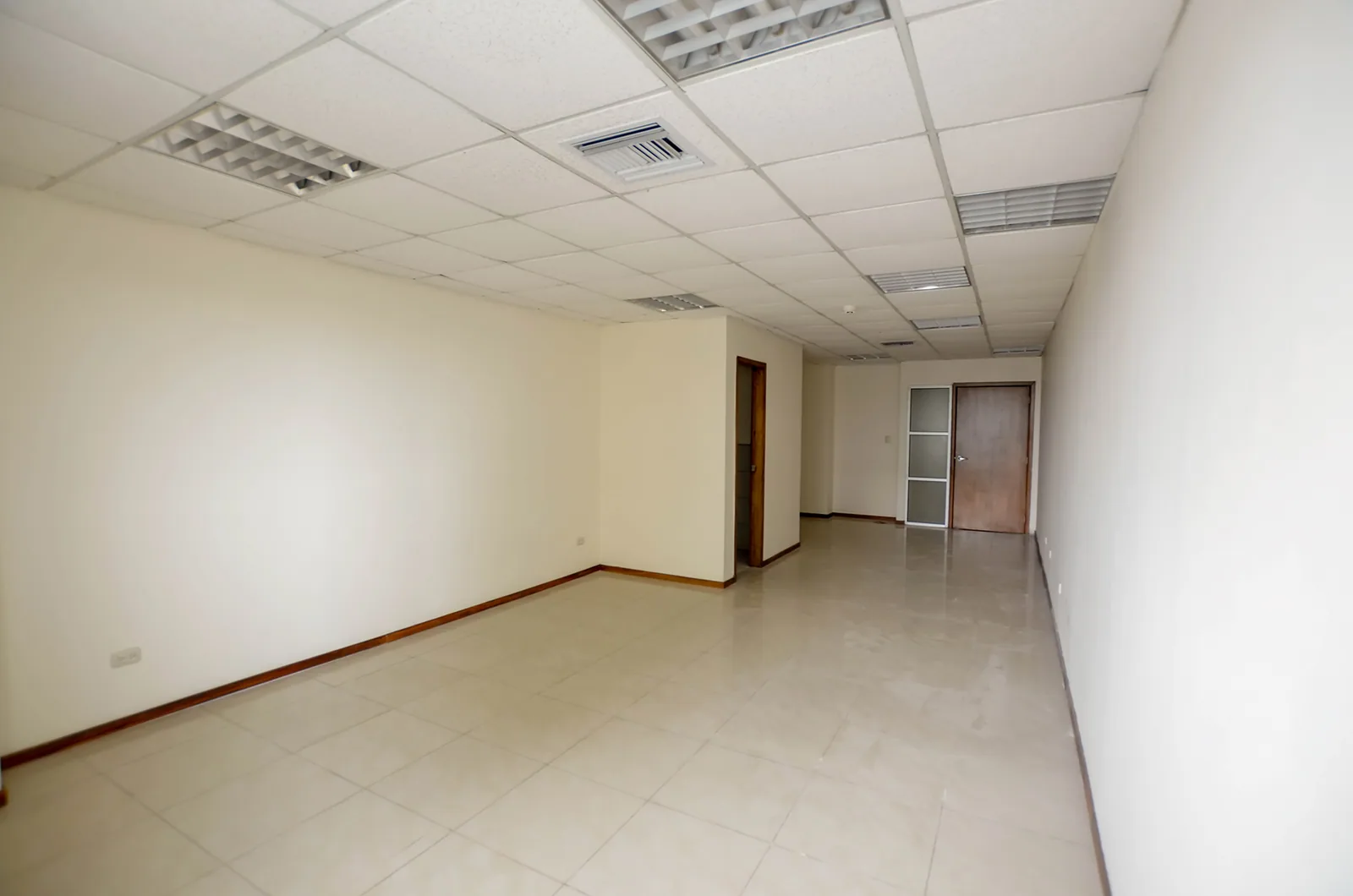 Oficina en alquiler en Edificio Trade Building sector norte de Guayaquil – Foto 5
