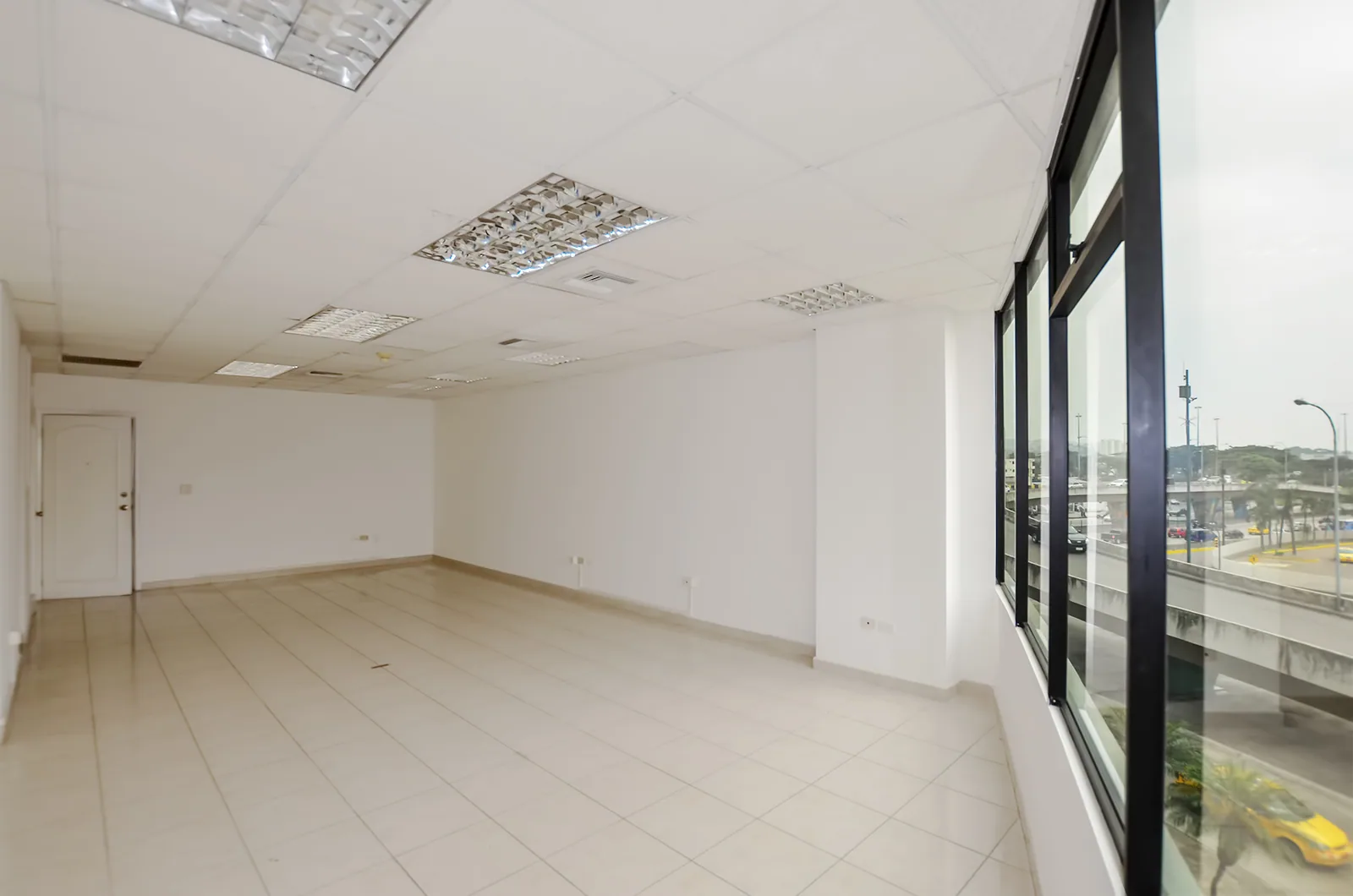 Oficina en alquiler en Edificio Executive Center sector norte de Guayaquil – Foto 3