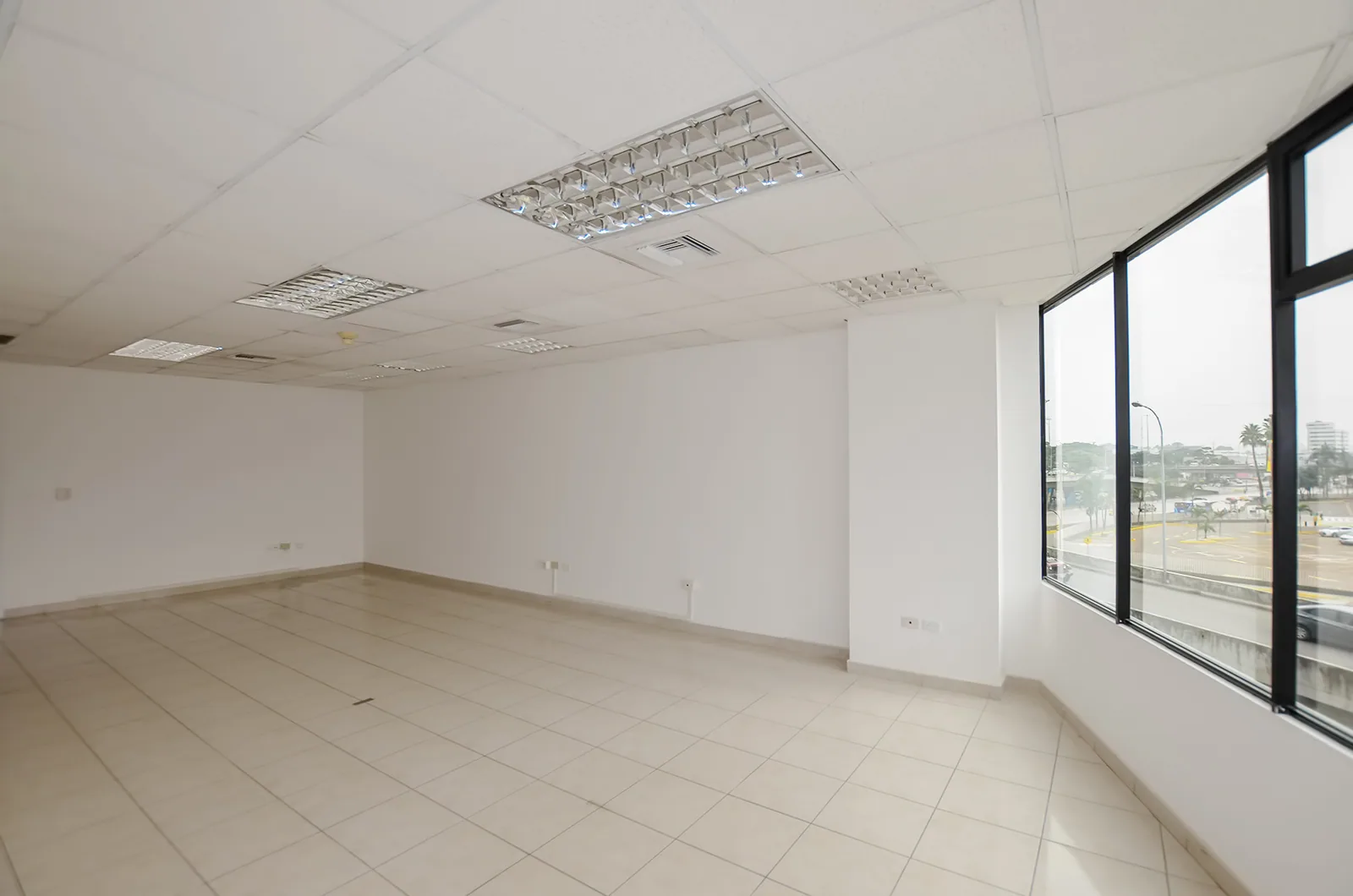 Oficina en alquiler en Edificio Executive Center sector norte de Guayaquil – Foto 4