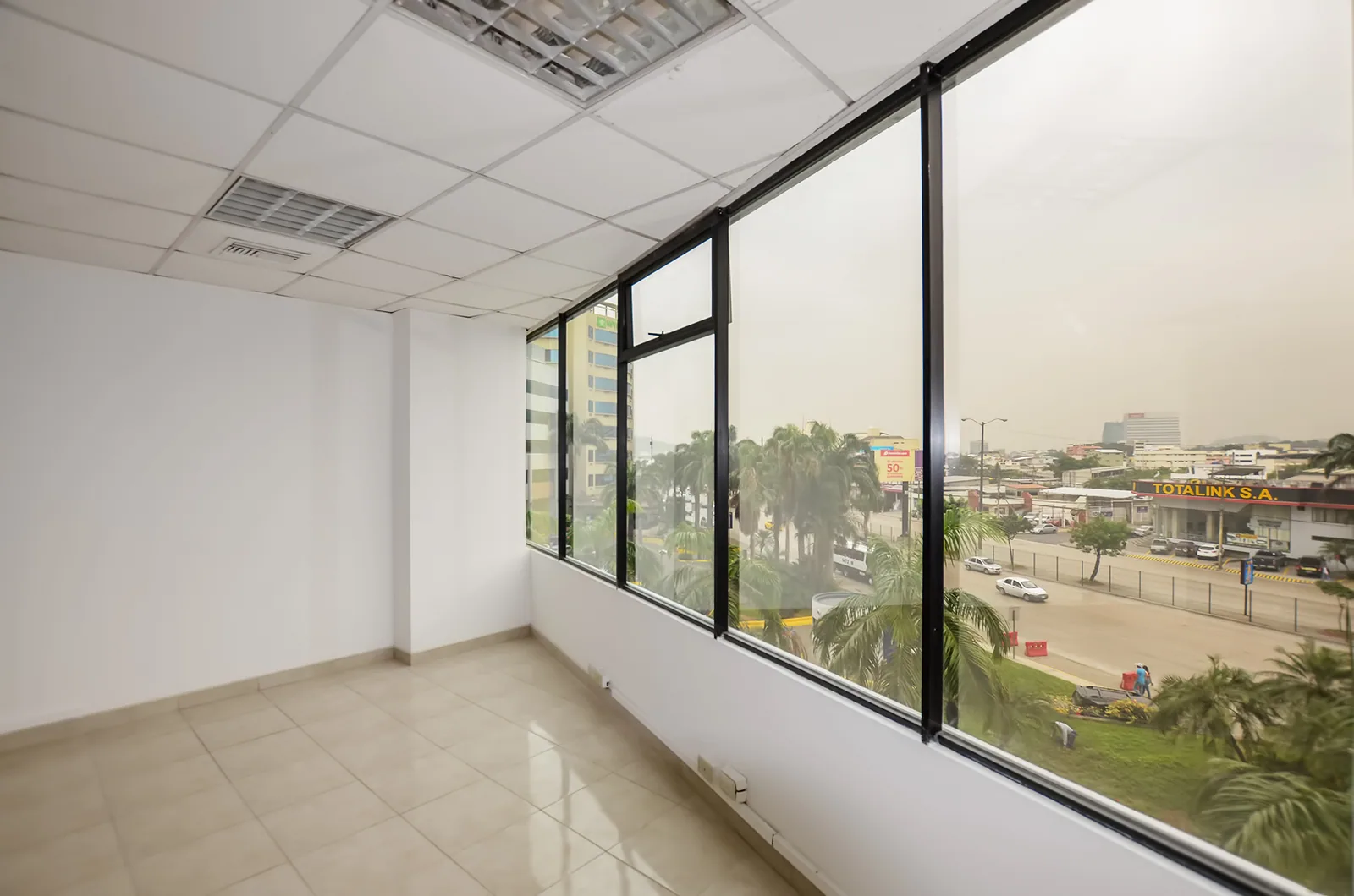 Oficina en alquiler en Edificio Executive Center sector norte de Guayaquil – Foto 5
