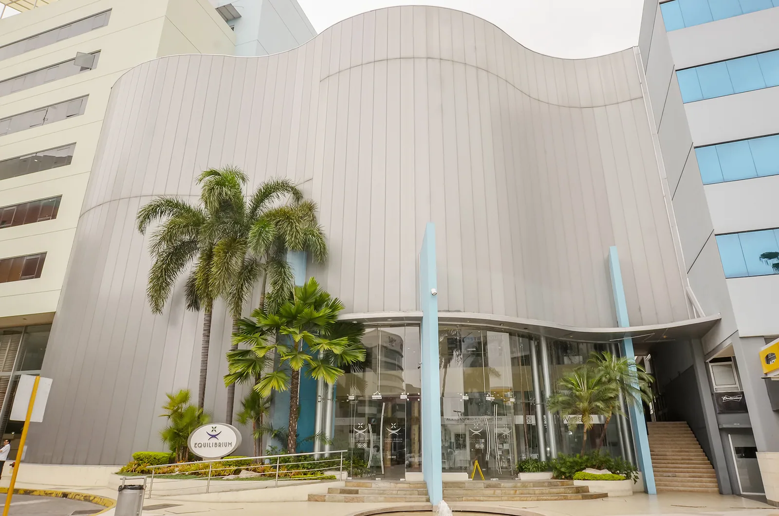 Oficina en alquiler en Edificio Equilibrium sector norte de Guayaquil