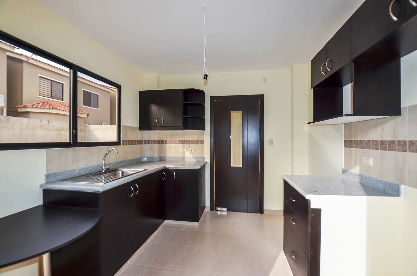 Casa en alquiler en Urbanización La Romareda sector norte de Guayaquil – Foto 4