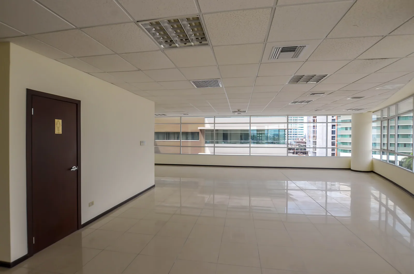 Oficina en alquiler en Torres del Mall sector norte de Guayaquil – Foto 1