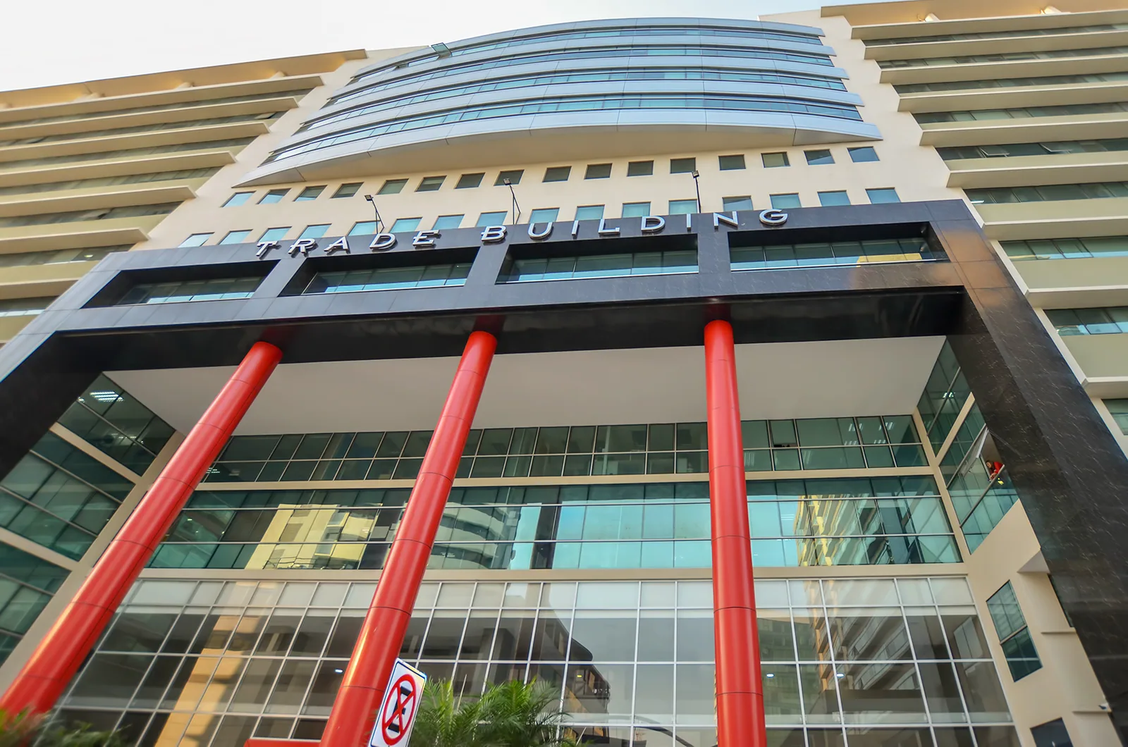 Oficina en alquiler en Trade Building sector norte de Guayaquil