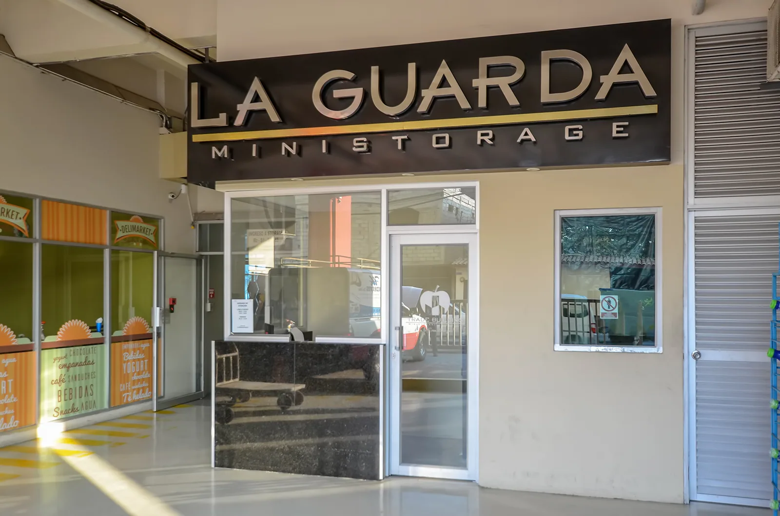 Bodega en venta en Edificio Trade Building sector norte de Guayaquil – Foto 2