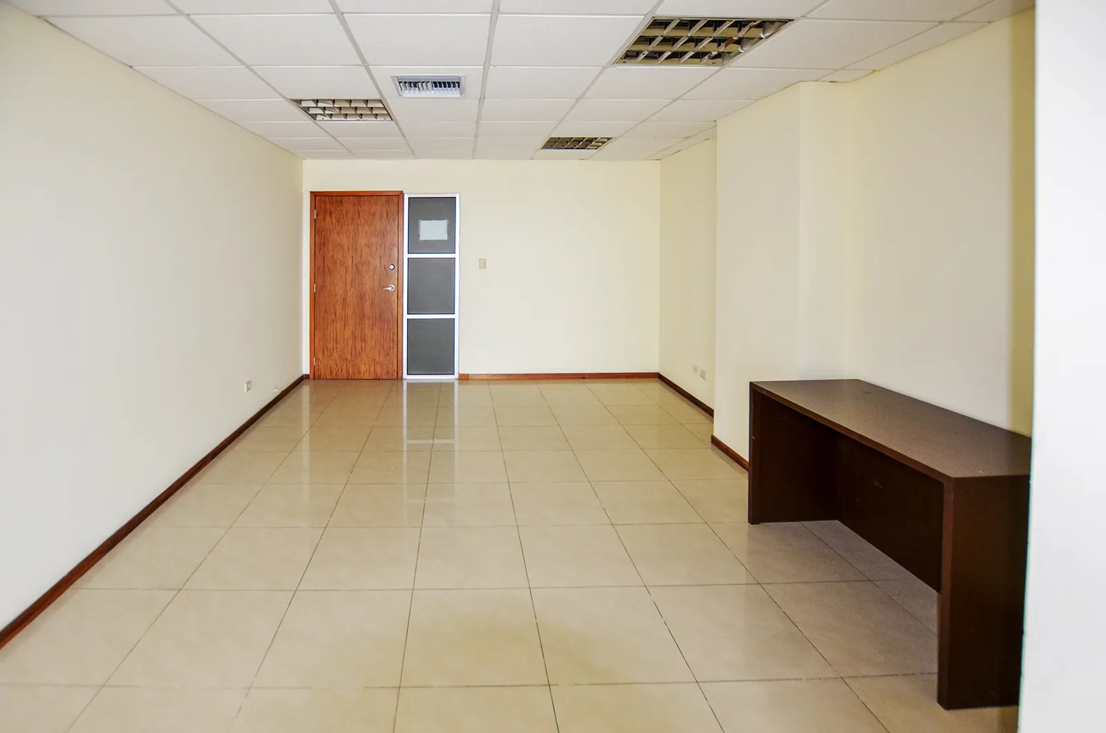 Oficina en alquiler en Edificio Trade Building sector norte de Guayaquil – Foto 2