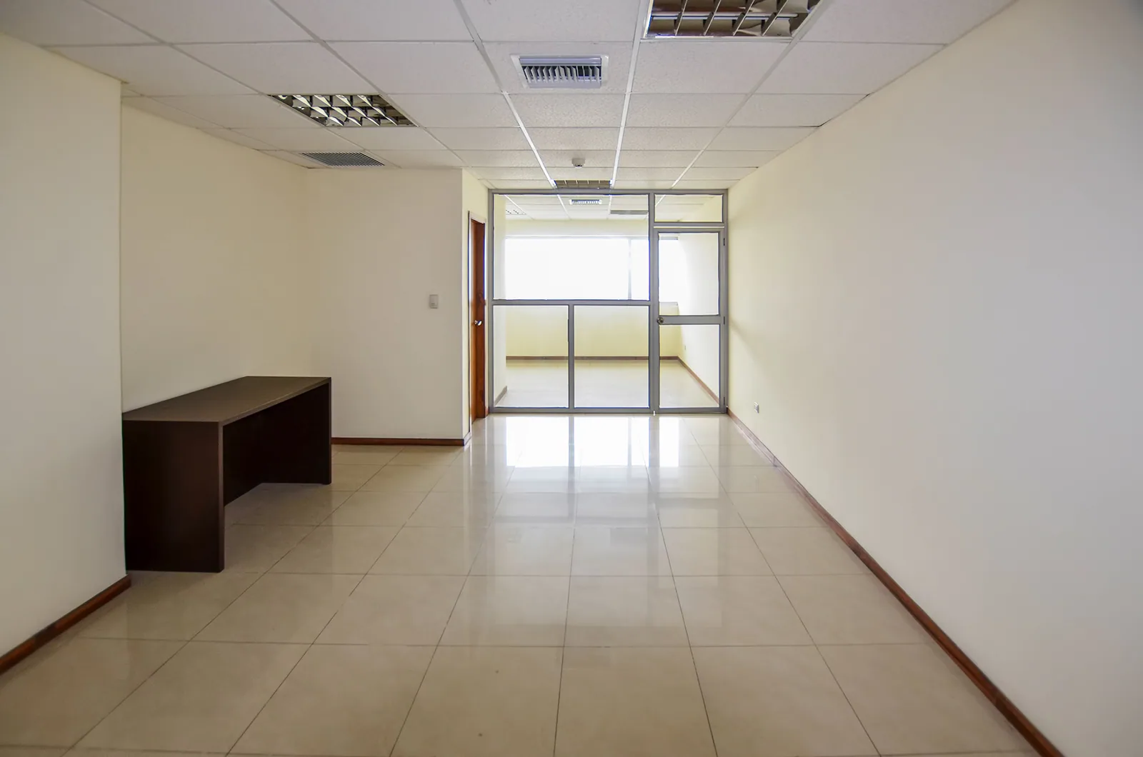 Oficina en alquiler en Edificio Trade Building sector norte de Guayaquil – Foto 3