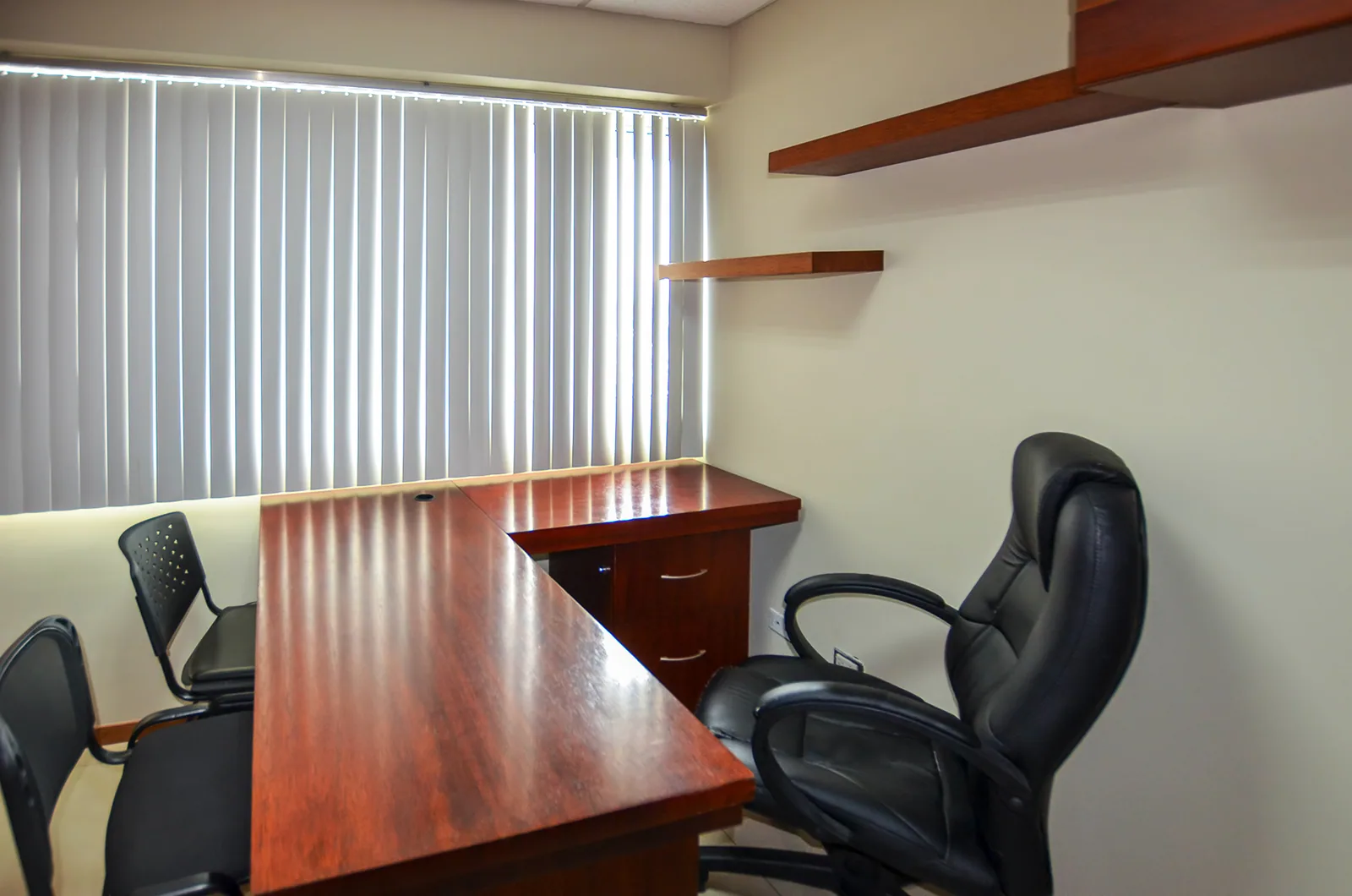 Oficina en alquiler en Trade Building sector norte de Guayaquil – Foto 3