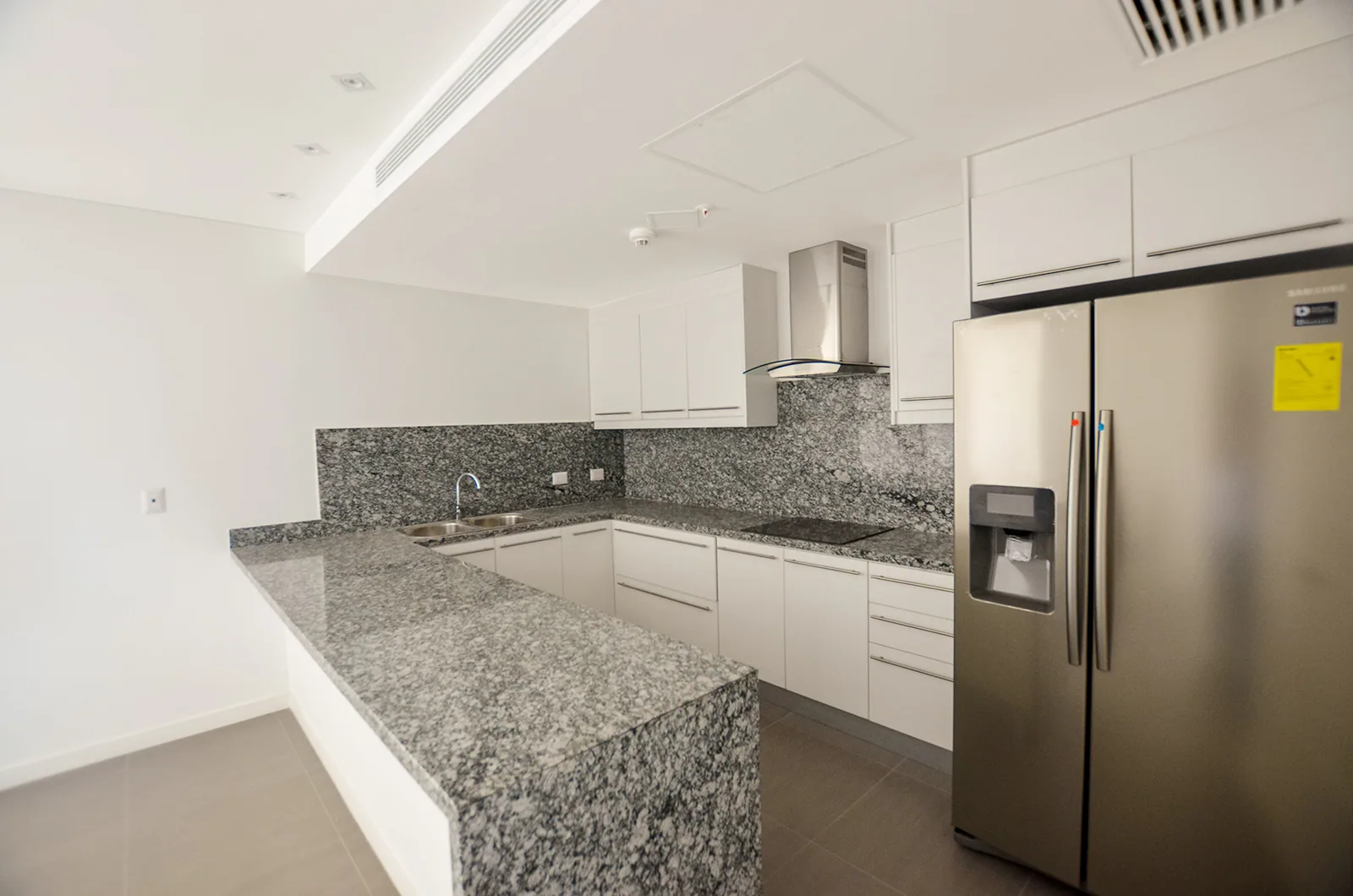 Departamento en alquiler en edificio Spazio Puerto Santa Ana Guayaquil – Foto 4