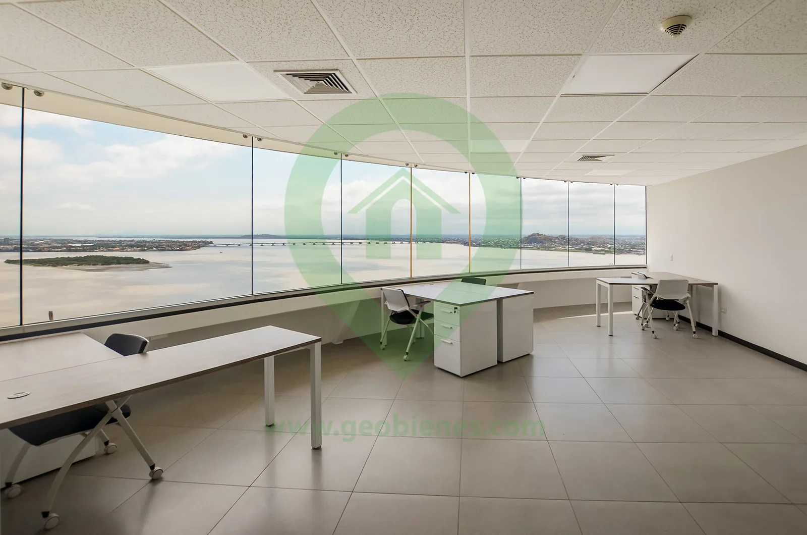 Oficina en alquiler en edificio The Point centro de Guayaquil – Foto 2
