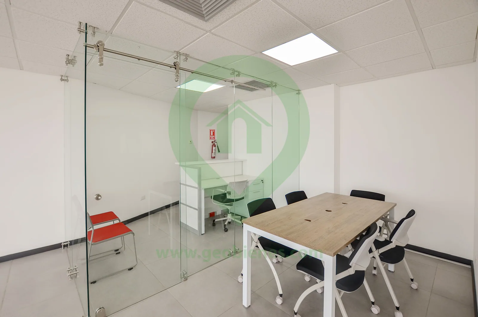 Oficina en alquiler en edificio The Point centro de Guayaquil – Foto 3