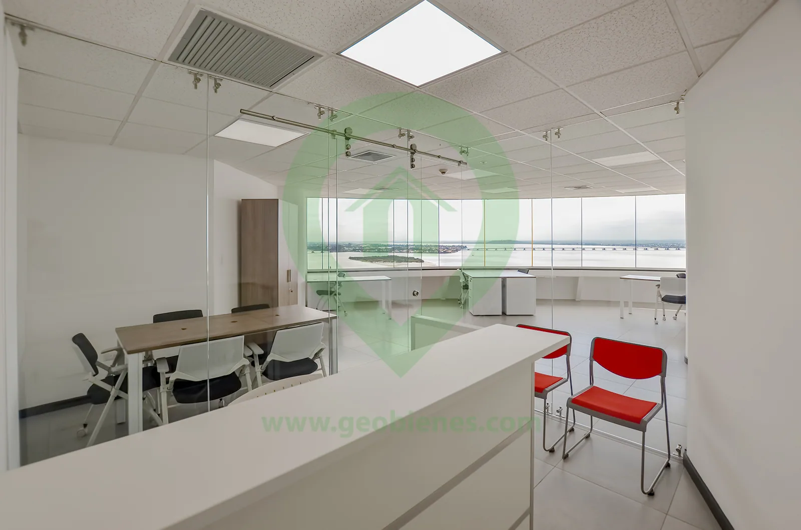 Oficina en alquiler en edificio The Point centro de Guayaquil – Foto 4