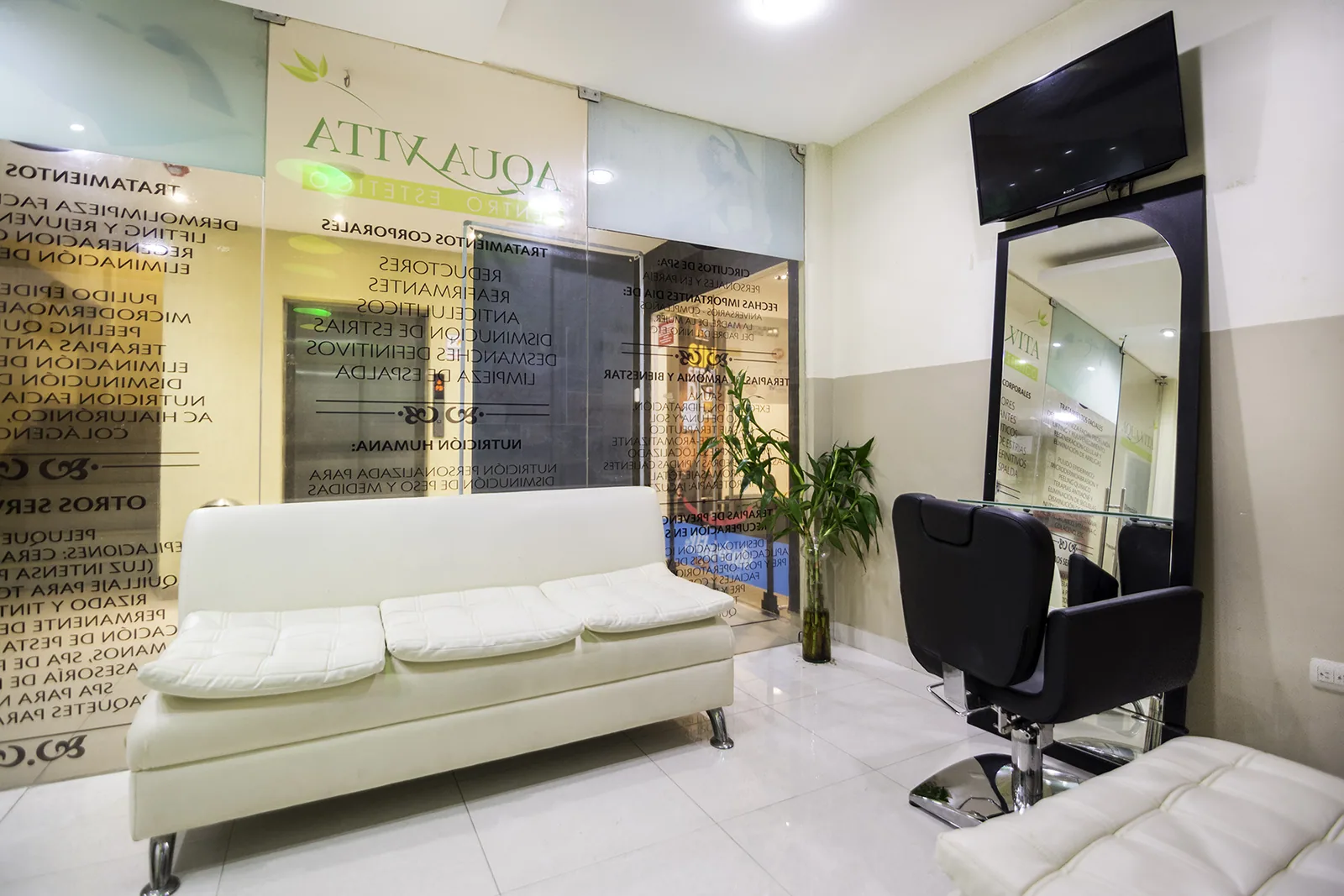 Local comercial en venta en Laguna Plaza vía a la Costa – Foto 1