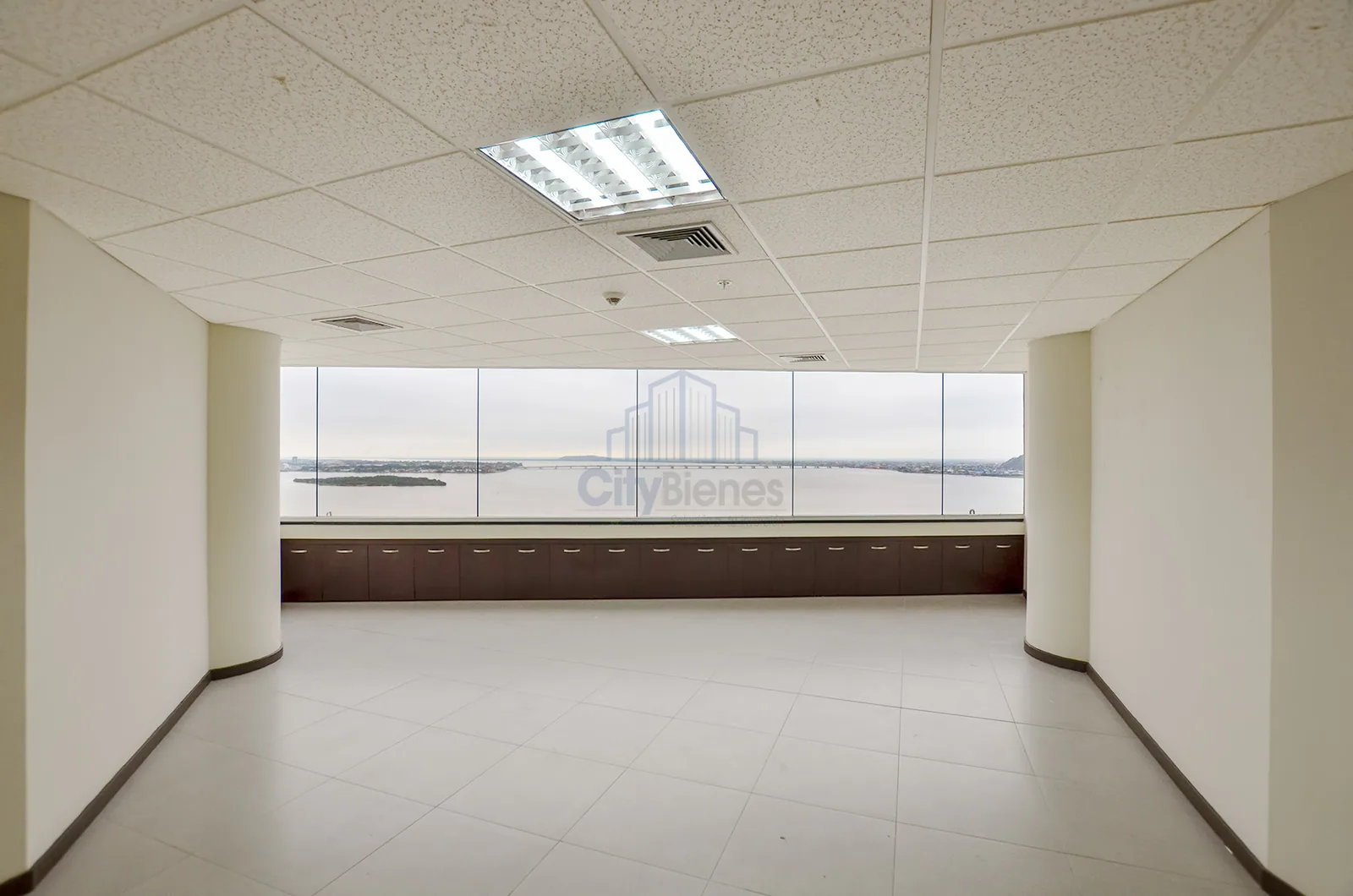 Oficina en alquiler en The Point centro de Guayaquil – Foto 1