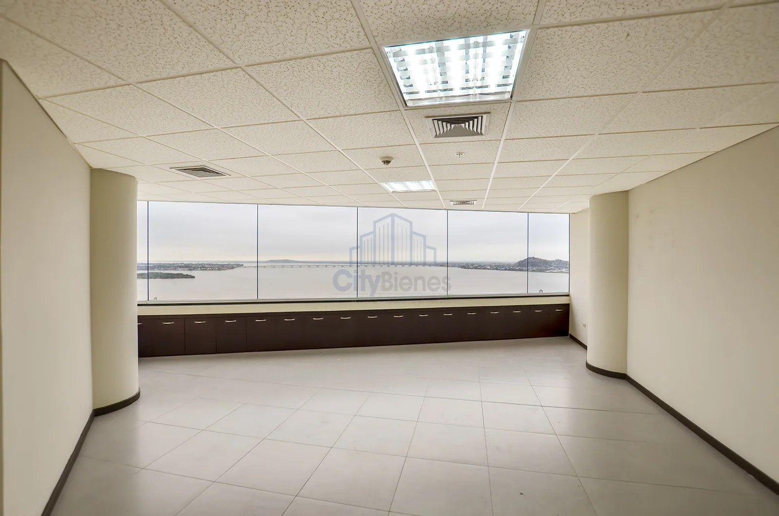 Oficina en alquiler en The Point centro de Guayaquil – Foto 2