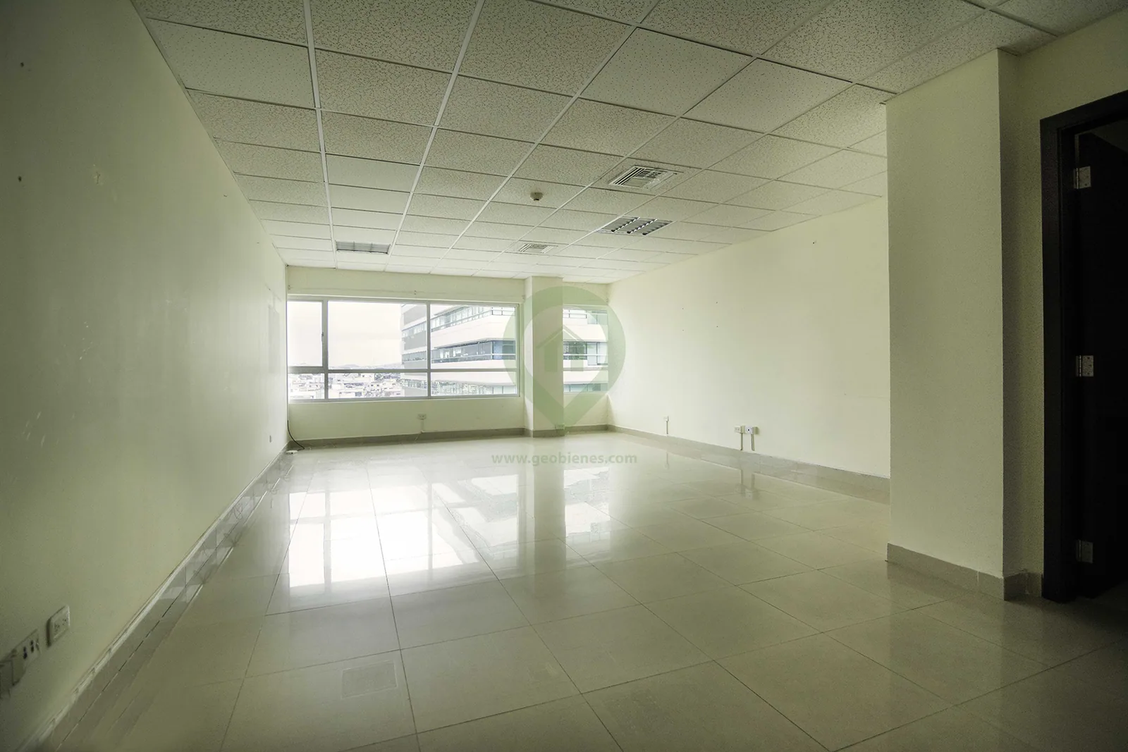 Oficina en alquiler en Centro Empresarial Colón norte de Guayaquil – Foto 1