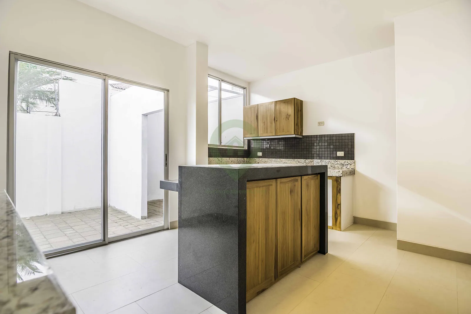 Departamento en Venta en Condominio Montelimar 2 Vía a Samborondón – Foto 1