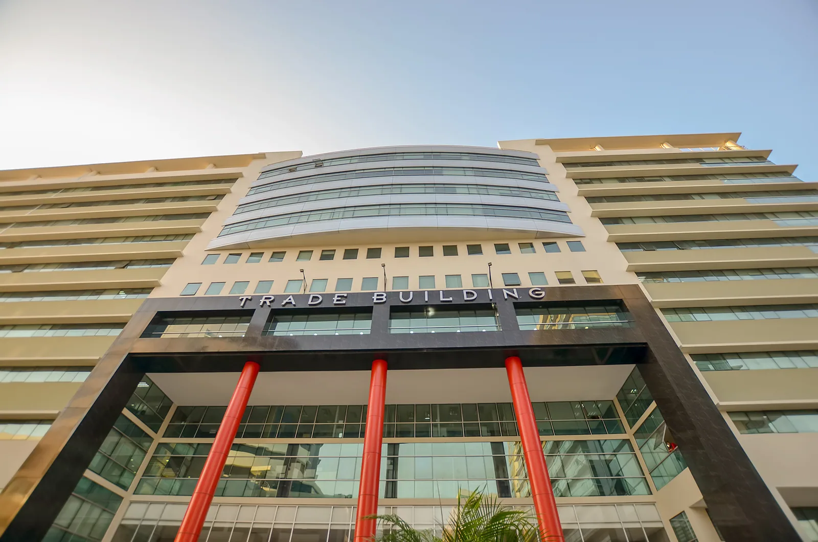 Oficina en venta en Trade Building sector norte de Guayaquil – Foto 1