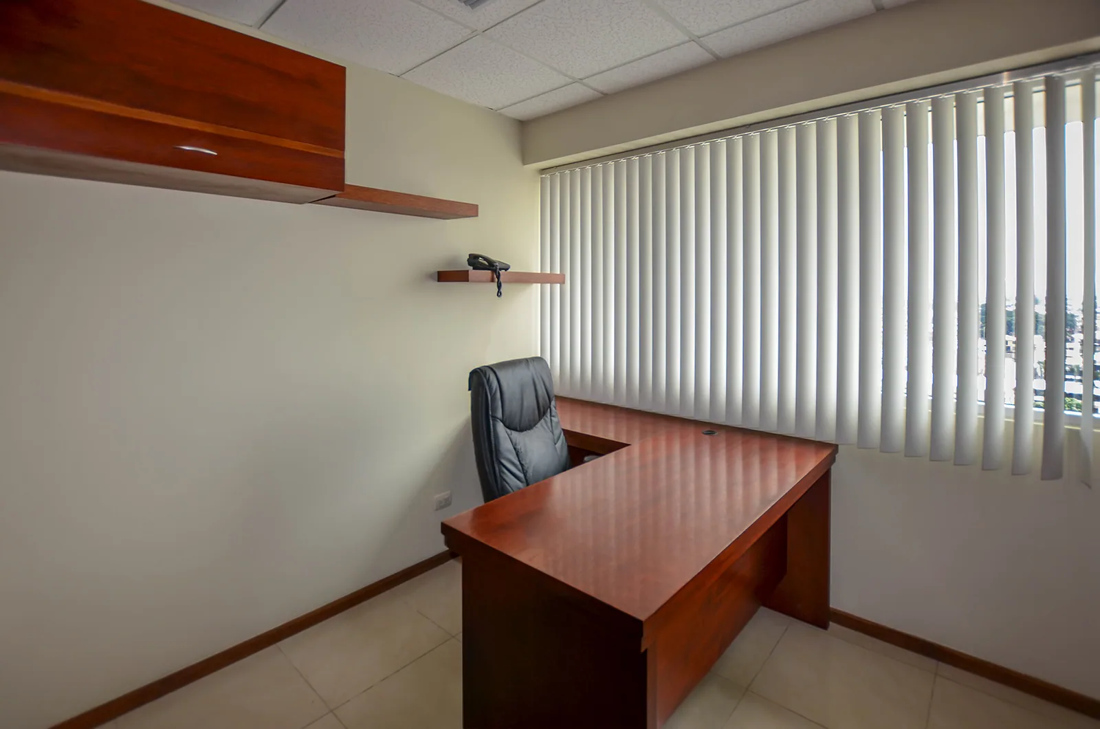 Oficina en venta en Trade Building sector norte de Guayaquil – Foto 4