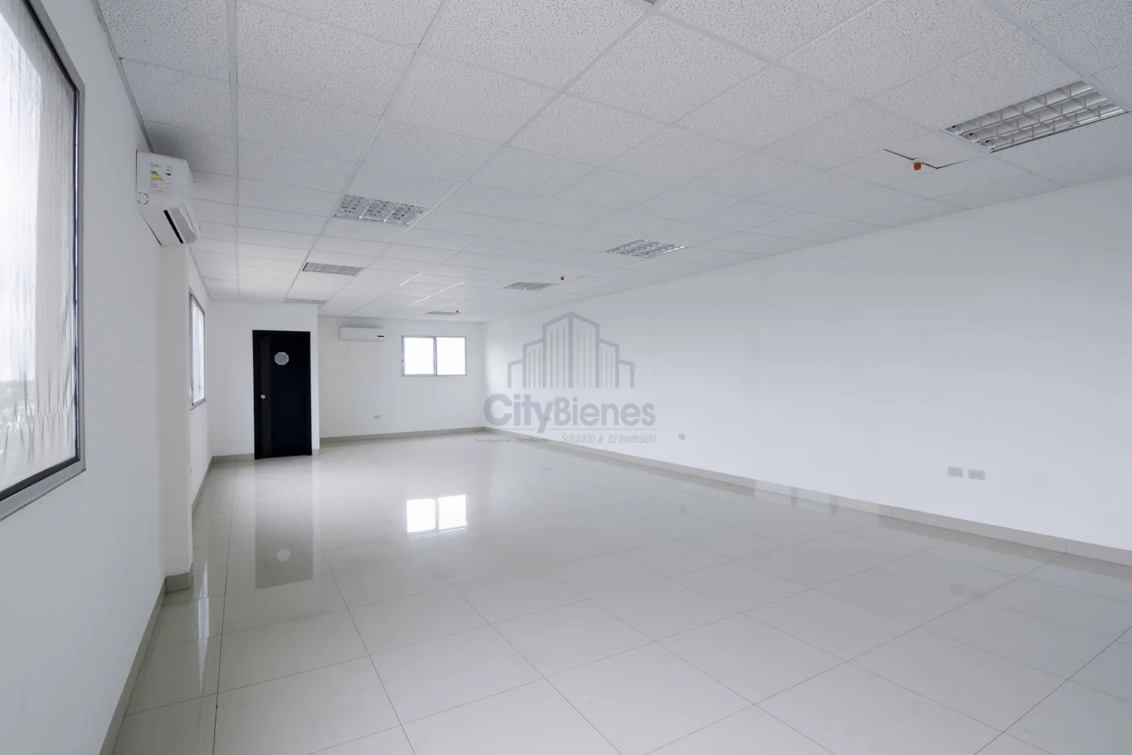 Oficina en venta en Edificio Diana Quintana vía a Samborondón – Foto 1