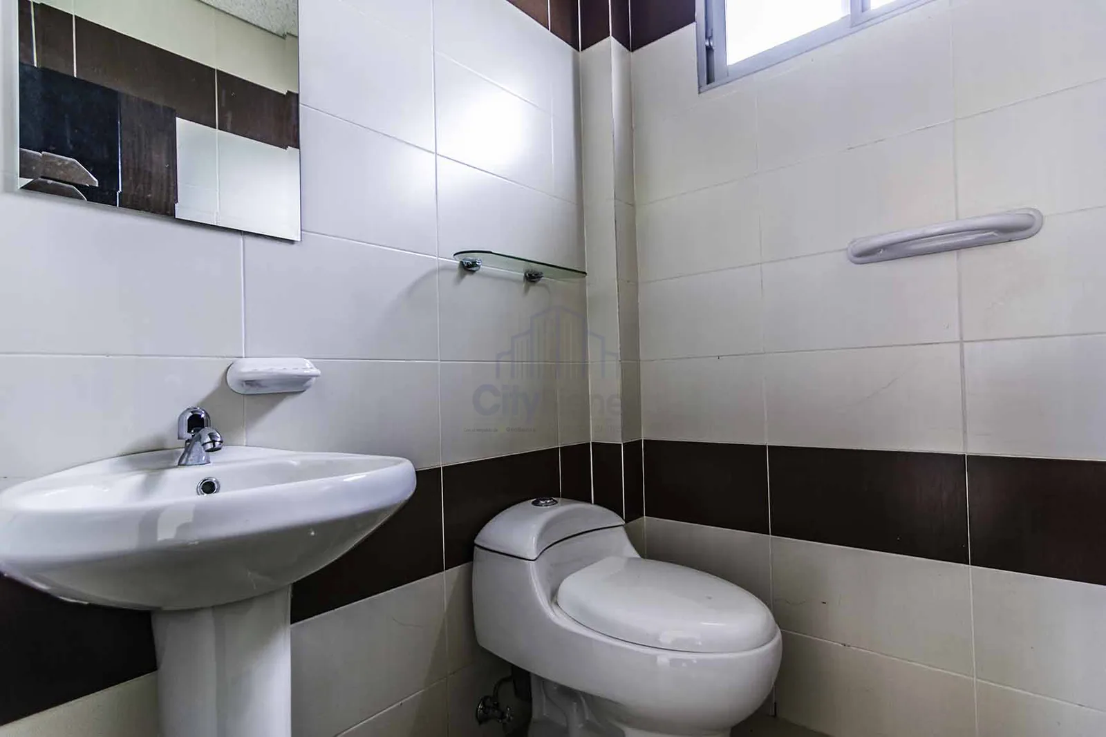 Oficina en venta en Edificio Diana Quintana vía a Samborondón – Foto 4