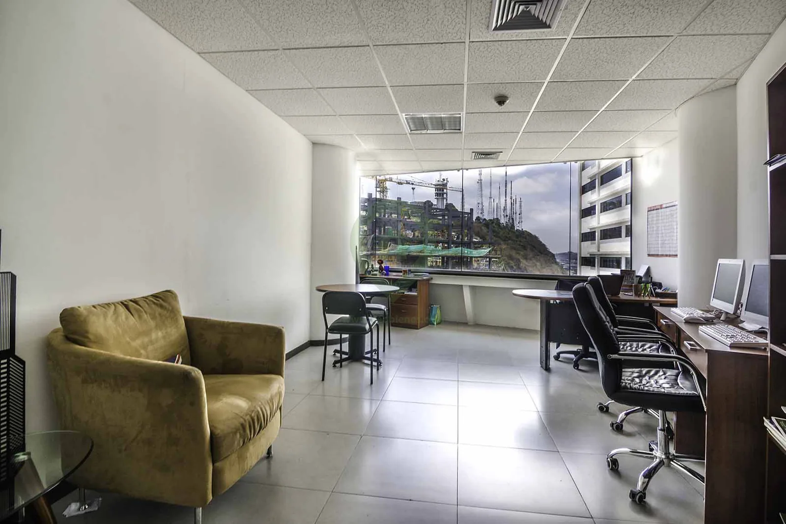 Oficina en venta en The Point centro de Guayaquil