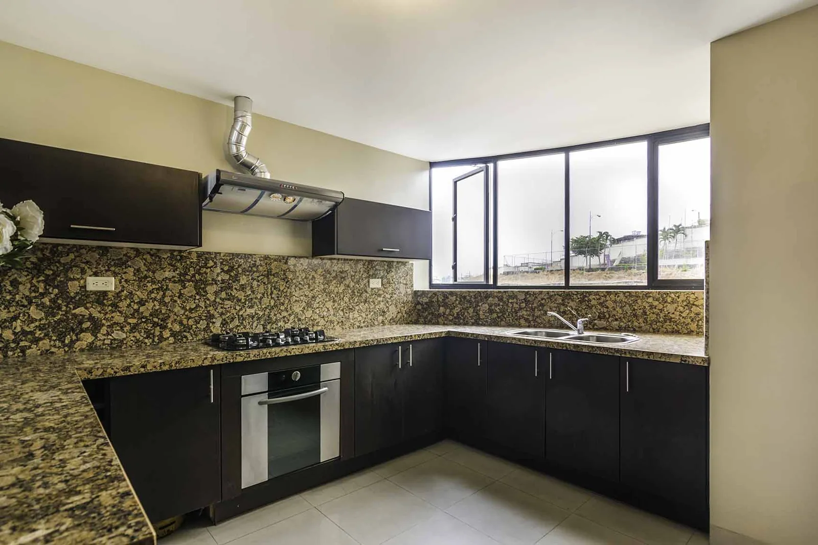 Departamento en alquiler en Ciudad Colón norte de Guayaquil – Foto 4