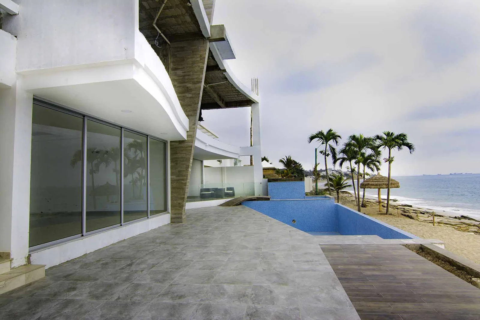 Departamento en venta frente al mar condominio Nigon Capaes
