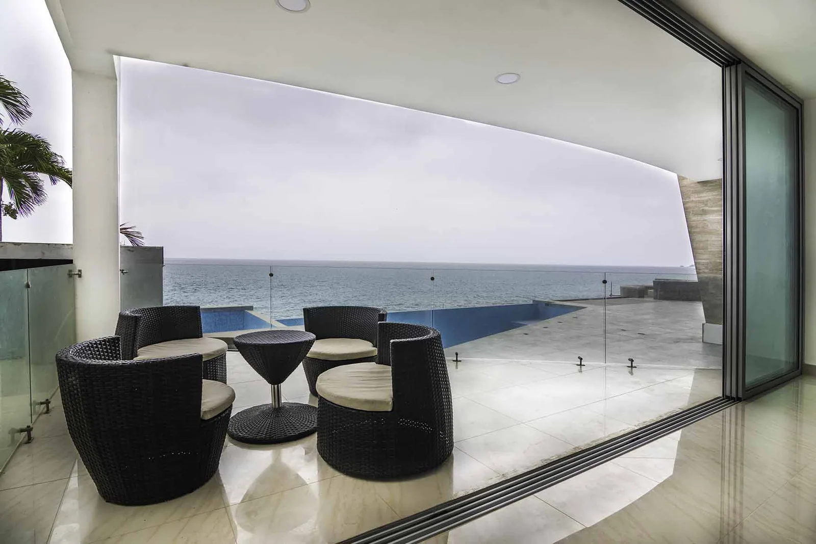 Departamento en venta frente al mar Condominio Nigon en Capaes Santa Elena – Foto 4