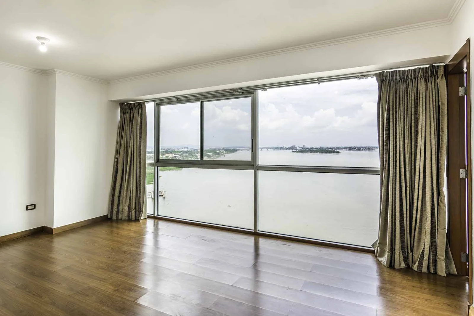 Departamento en Venta en Riverfront I, Puerto Santa Ana – Foto 1