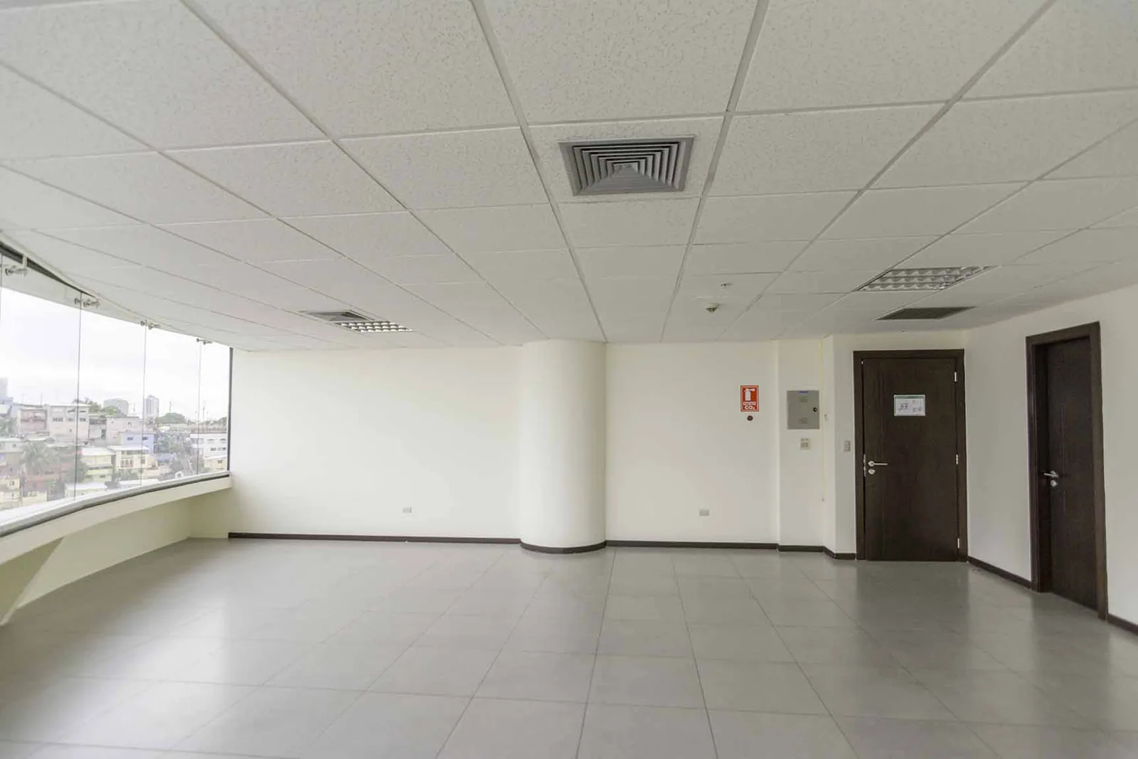Oficina en Alquiler en Edificio The Point, Puerto Santa Ana, Guayaquil – Foto 3
