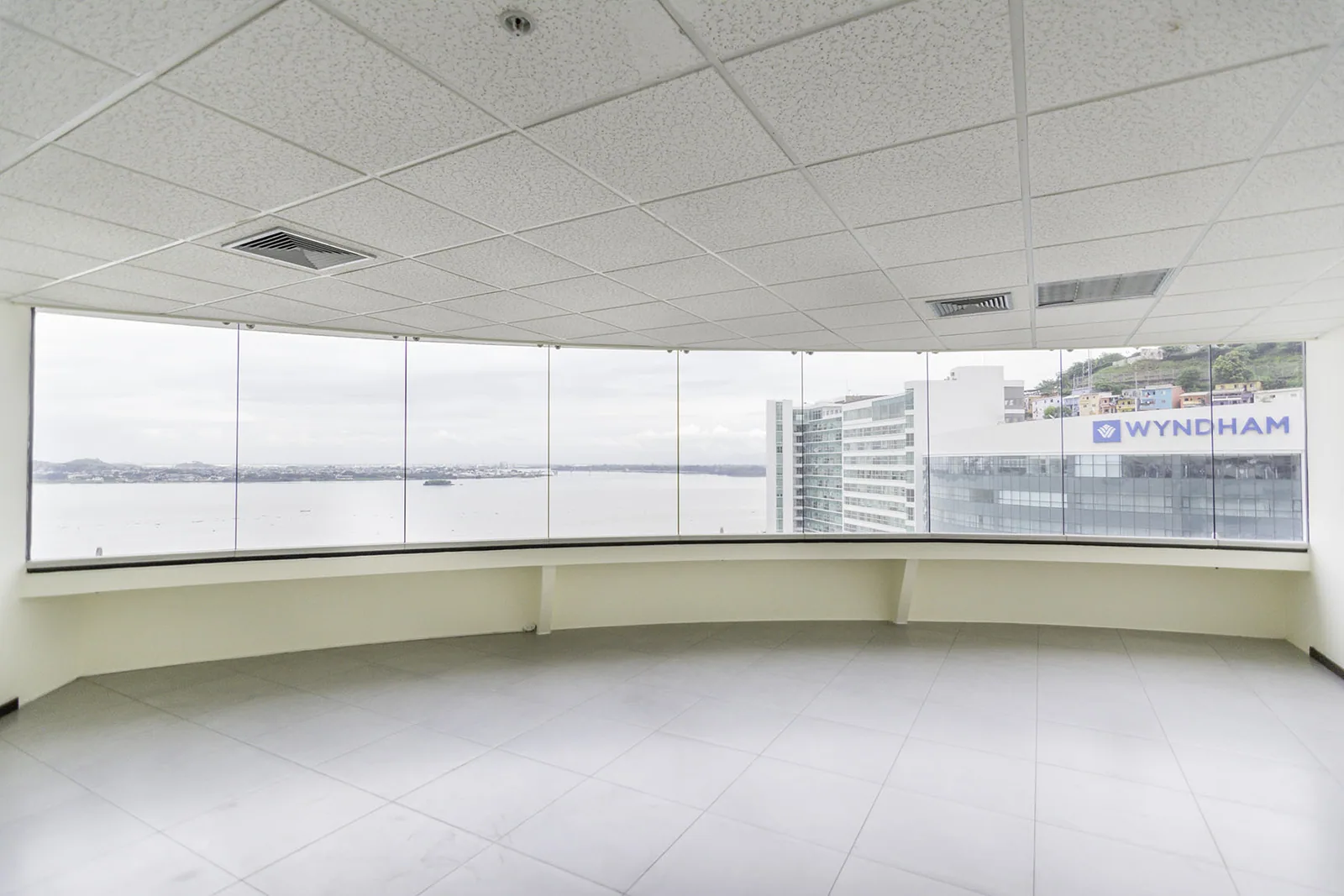 Oficina en Alquiler en Edificio The Point, Puerto Santa Ana, Guayaquil – Foto 5
