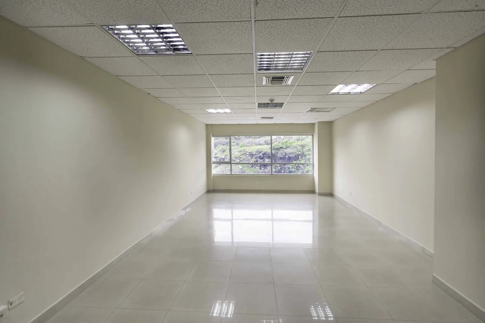 Oficina en Alquiler Parque Empresarial Colon, Norte de Guayaquil – Foto 1
