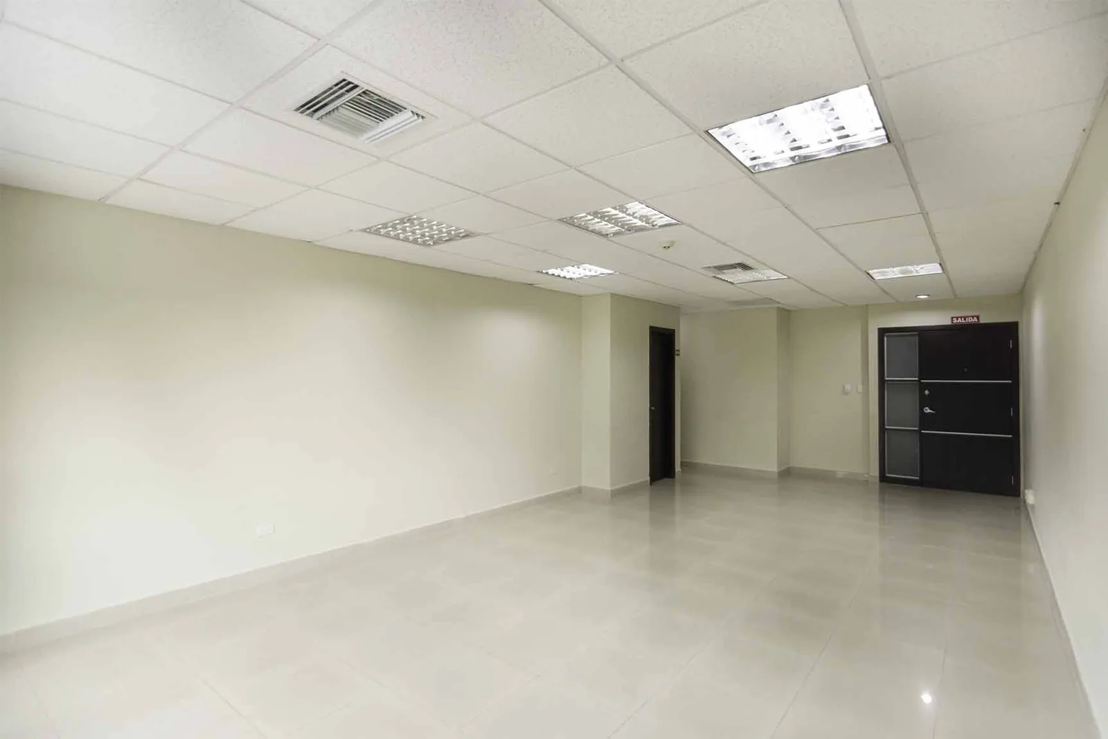 Oficina en Alquiler Parque Empresarial Colon, Norte de Guayaquil – Foto 2