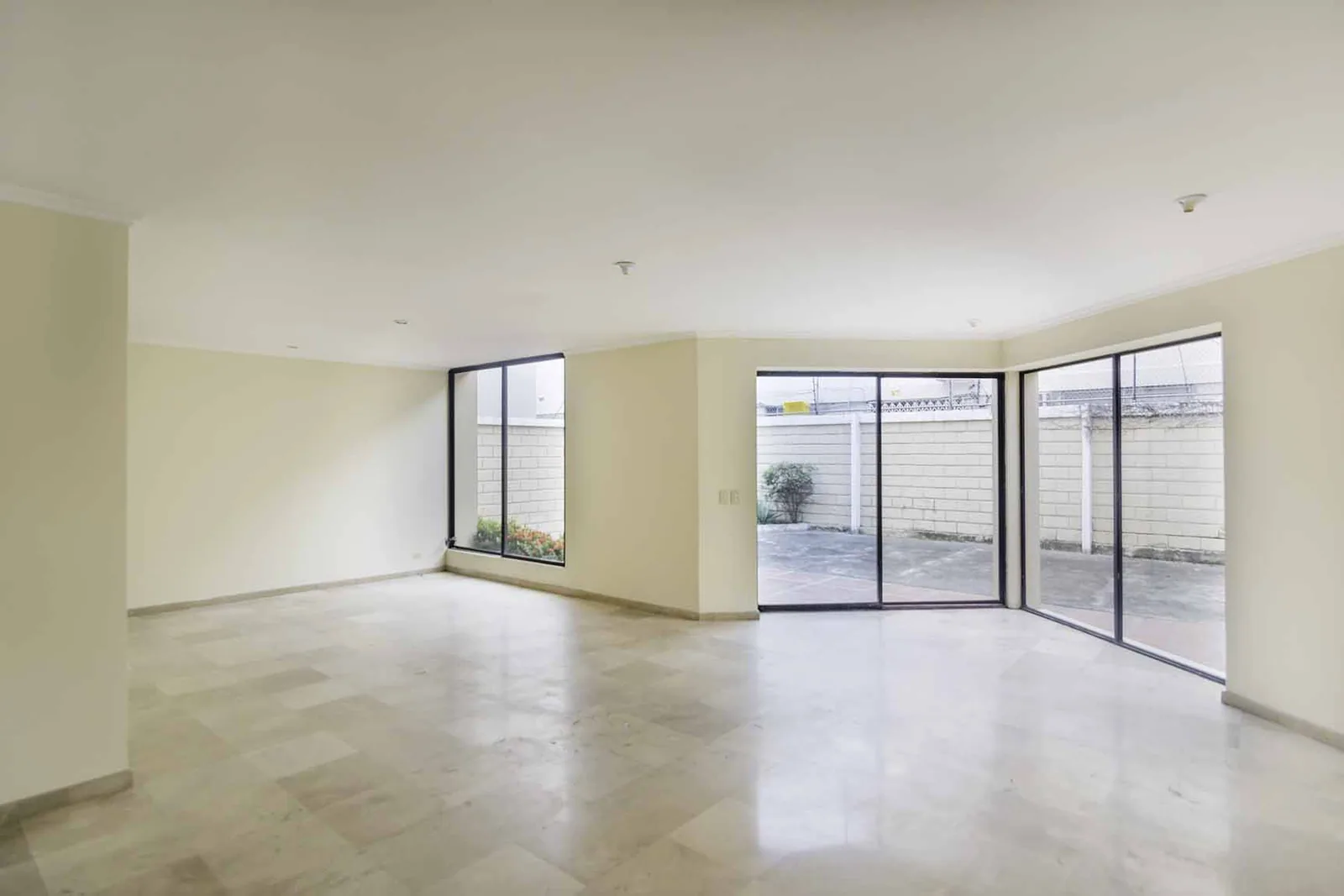Casa en venta en Urbanización Villa Nueva,  Vía a Samborondón  – Foto 2