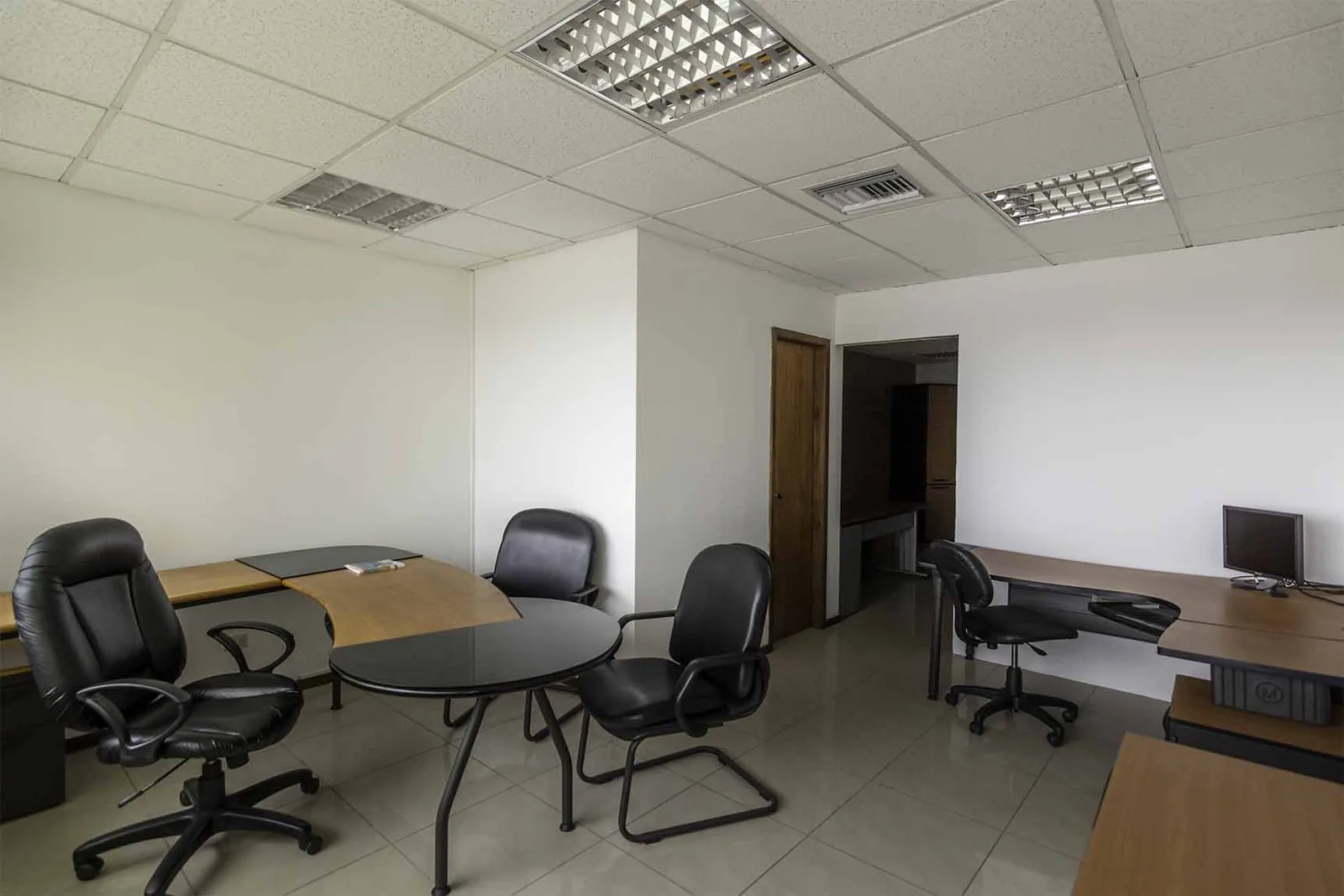 Oficina en alquiler Edificio Trade Building, Norte de Guayaquil  – Foto 3