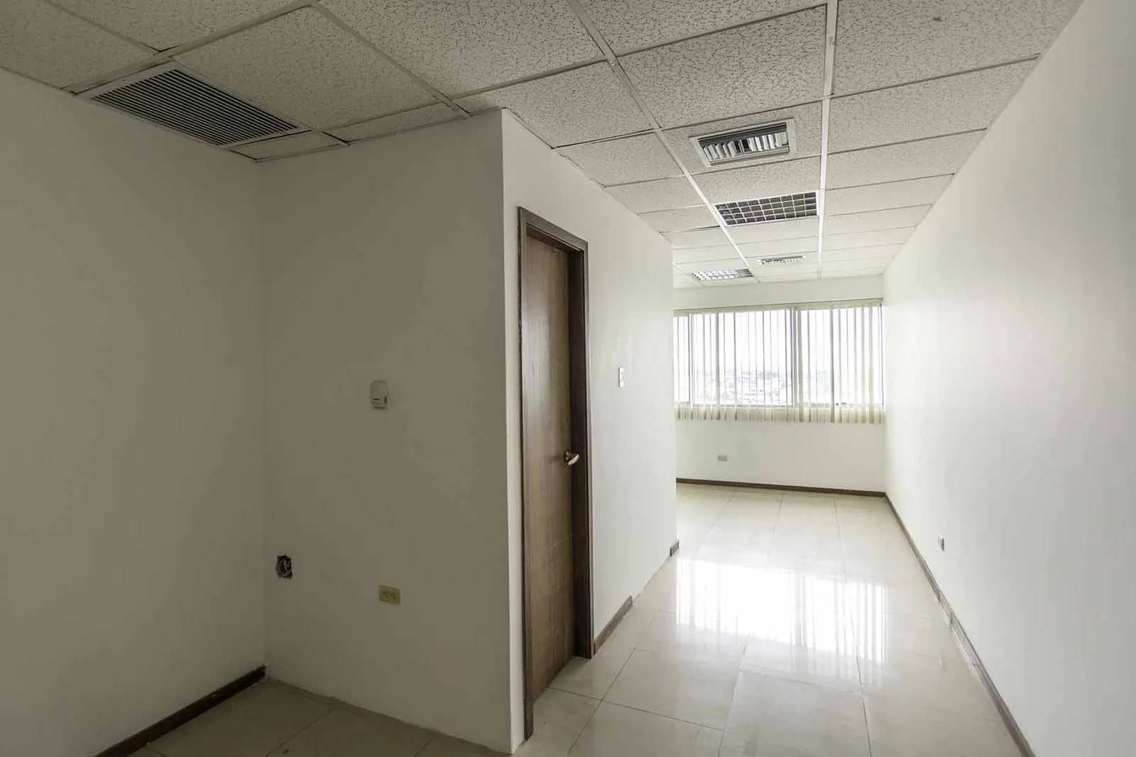 Oficina en alquiler Edificio Trade Building, Norte de Guayaquil  – Foto 5