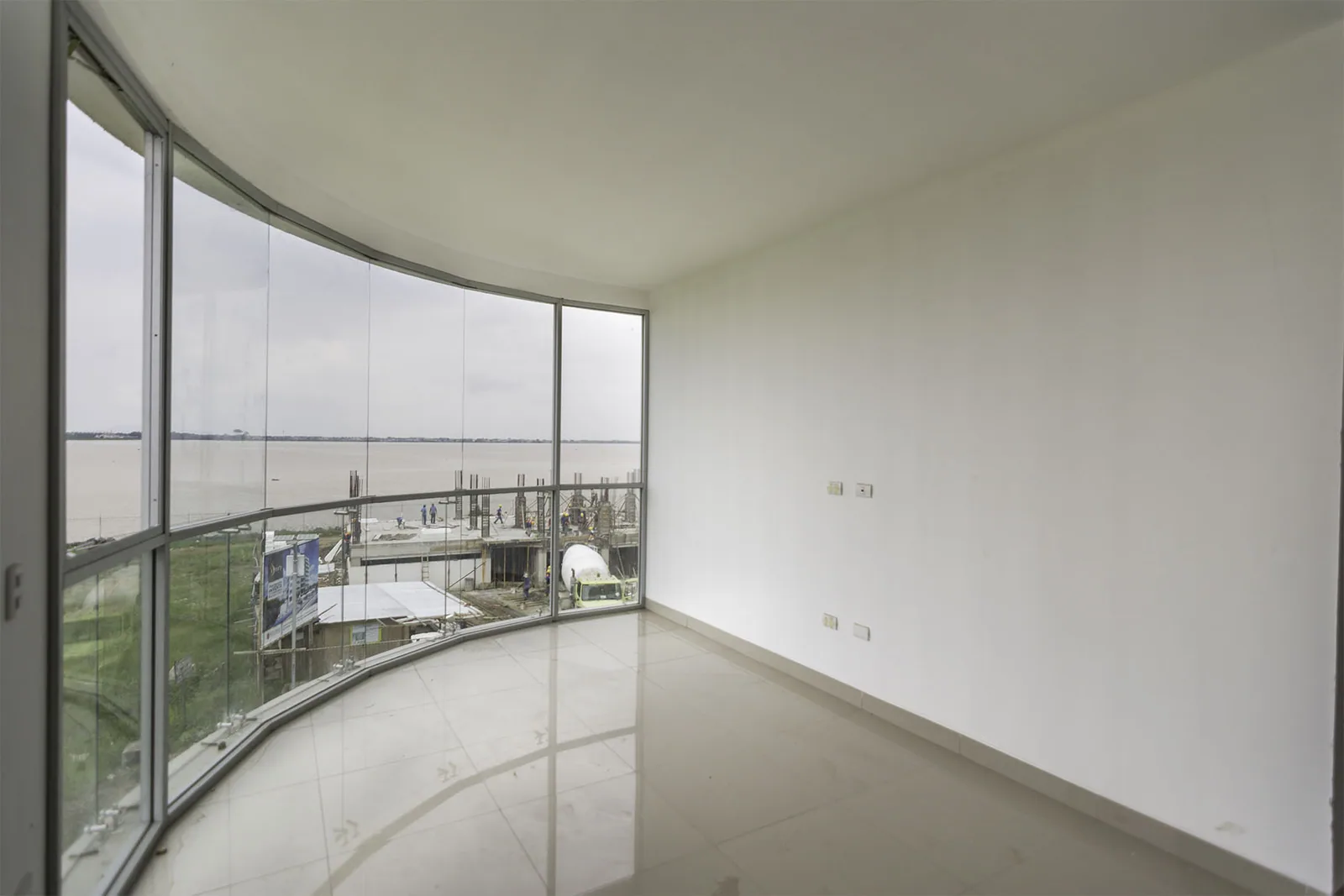 Departamento en Venta Urb. Dubai, Isla Mocolí, Vía Samborondón. – Foto 3