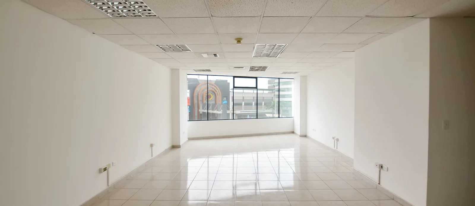 Oficina en Alquiler Edificio Executive Center Norte de Guayaquil – Foto 2