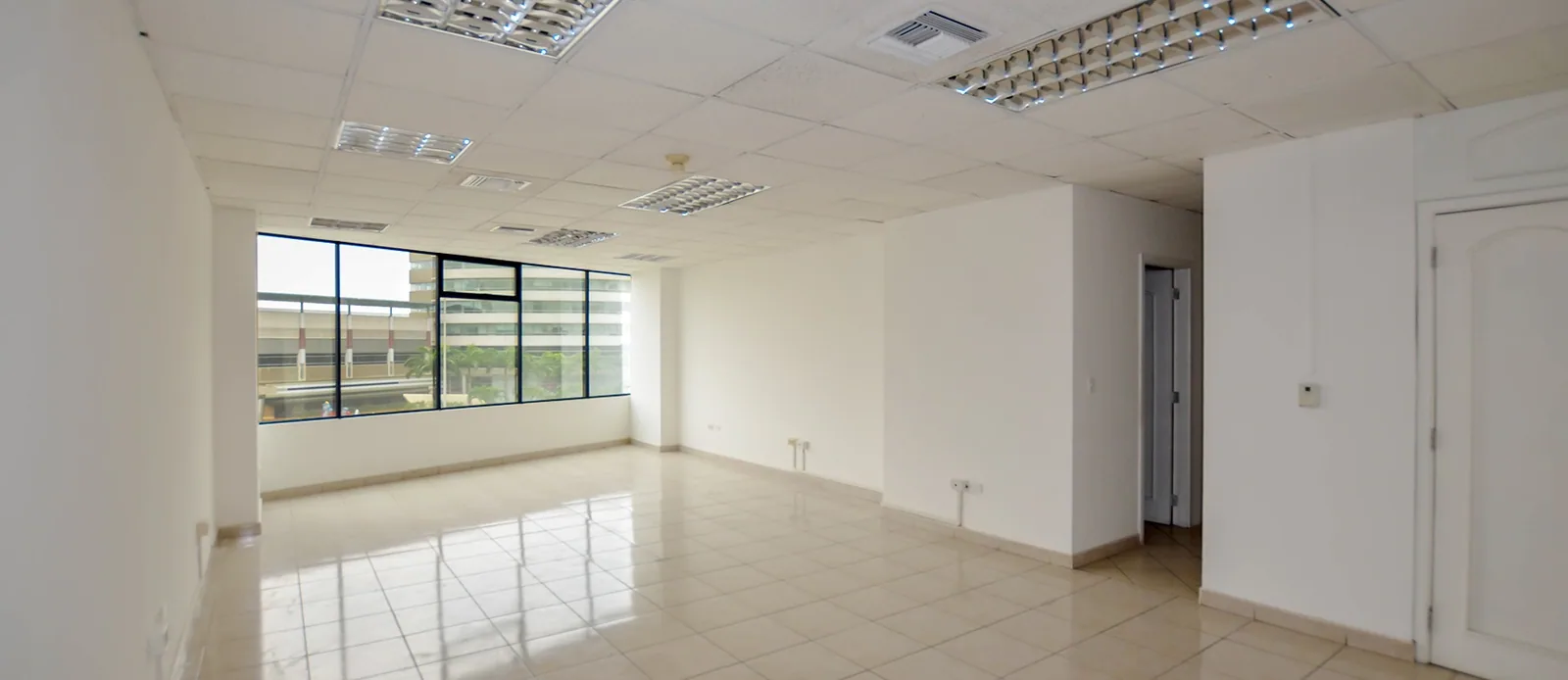 Oficina en Alquiler Edificio Executive Center Norte de Guayaquil – Foto 3