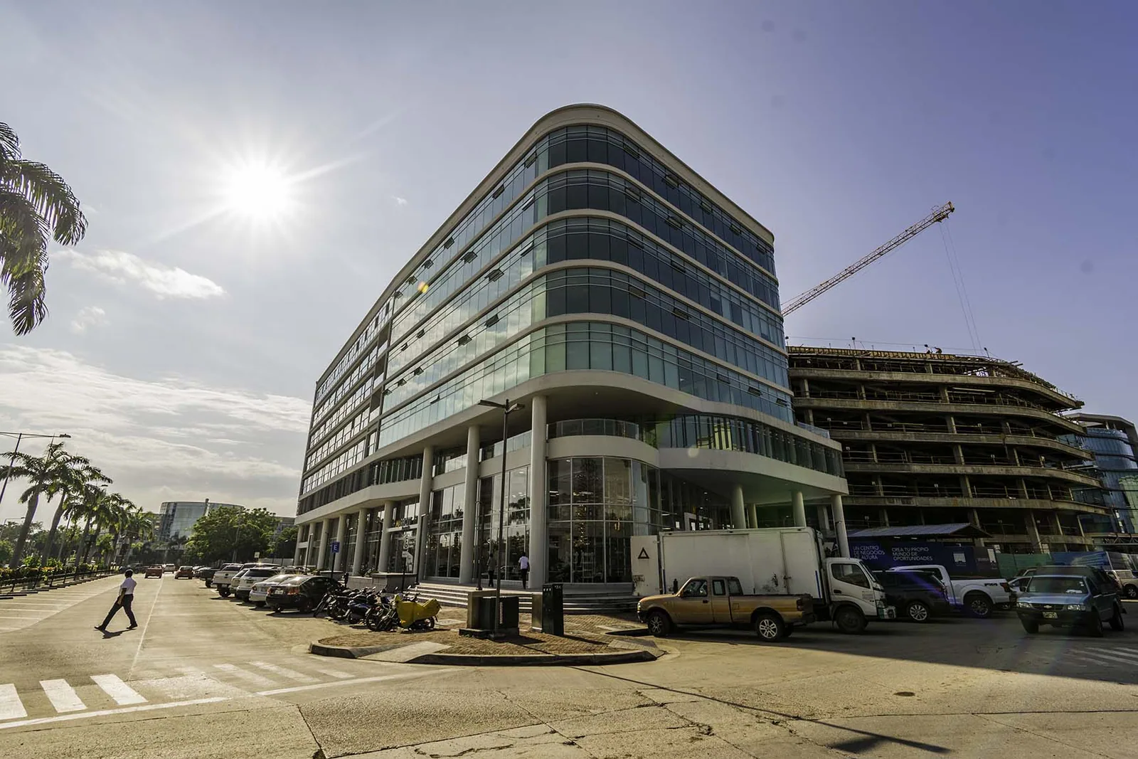 Oficina en venta Edificio Los Arcos Plaza, Vía Samborondón  – Foto 1