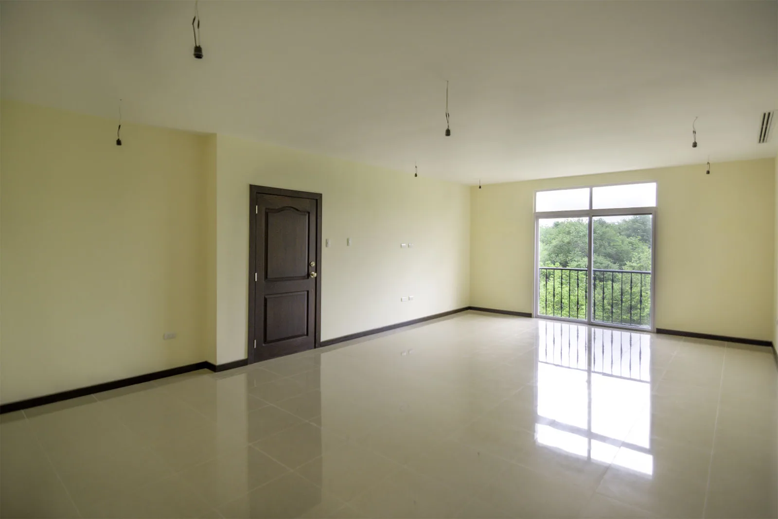 Departamento en venta en la Urbanización Terranostra, Vía a la costa, Guayaquil - Ecuador – Foto 2