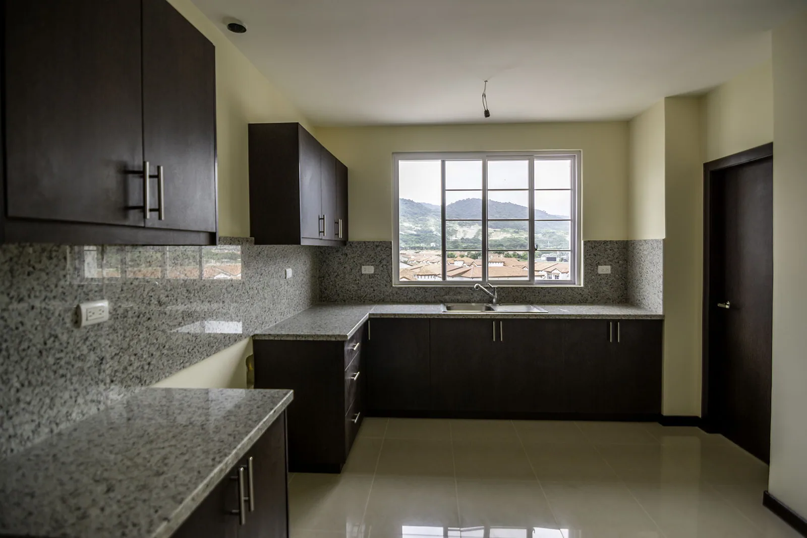 Departamento en venta en la Urbanización Terranostra, Vía a la costa, Guayaquil - Ecuador – Foto 5