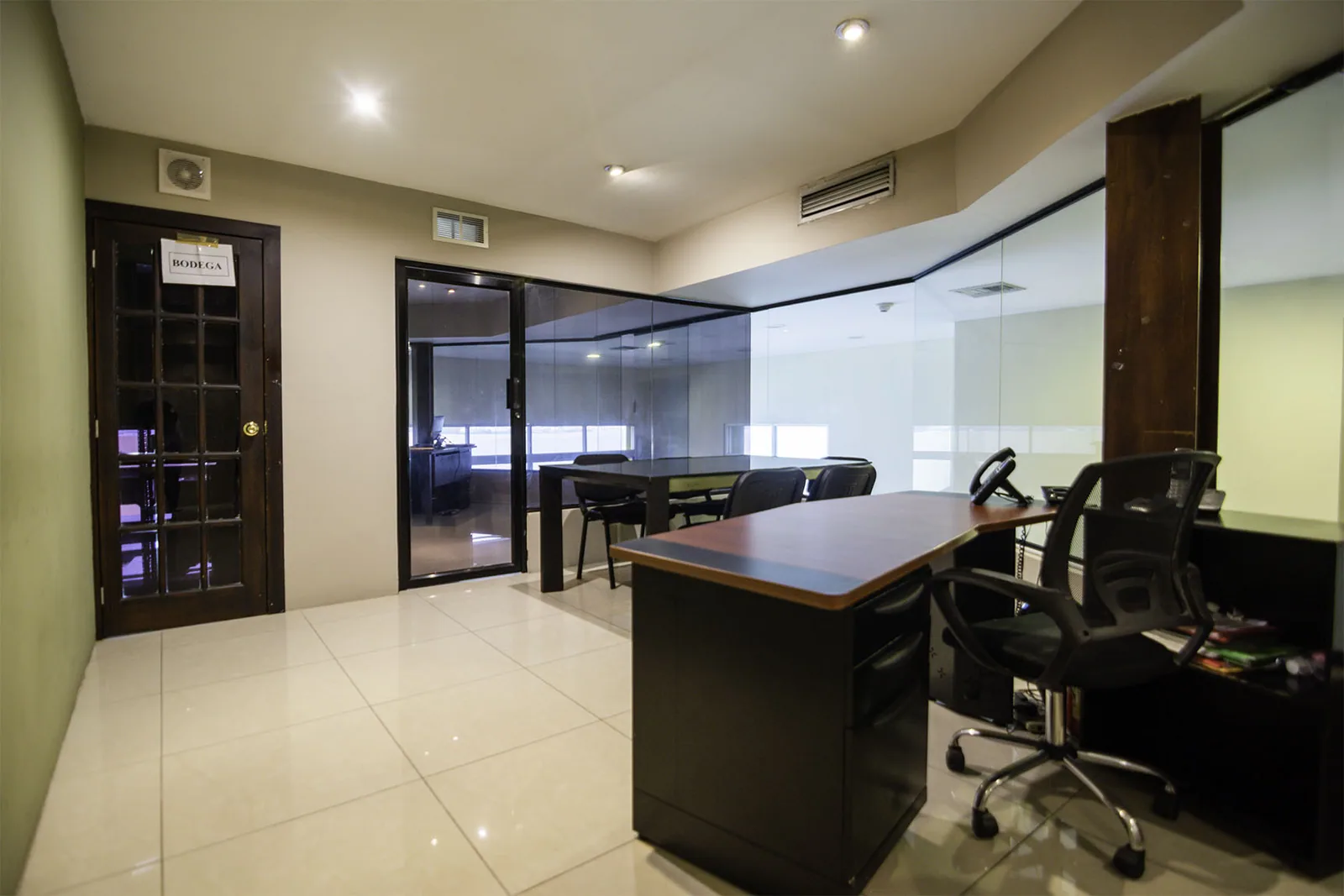 Oficina en venta en el Edificio El Astillero, Puerto Santa Ana, Centro de Guayaquil – Foto 4