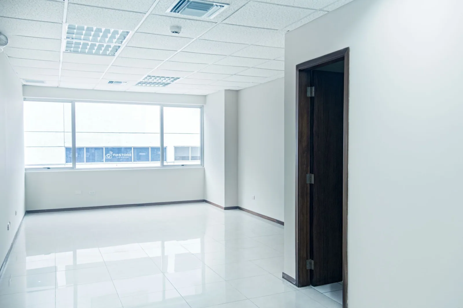 Oficina en venta en el Edificio Trade Building, Norte de Guayaquil  – Foto 2