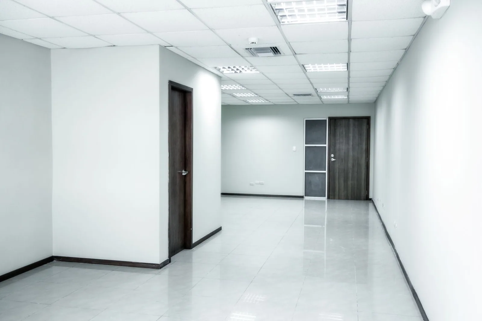 Oficina en venta en el Edificio Trade Building, Norte de Guayaquil  – Foto 4