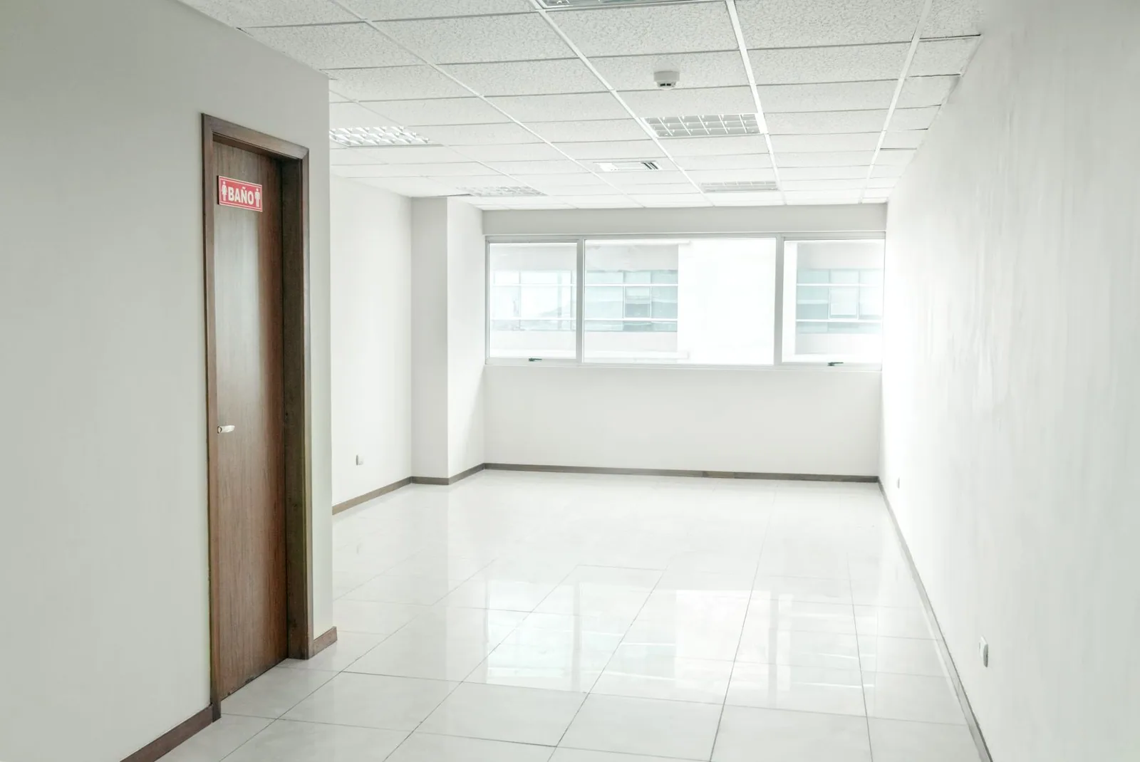 Oficina en alquiler en el Edificio Trade Building, Norte de Guayaquil – Foto 2