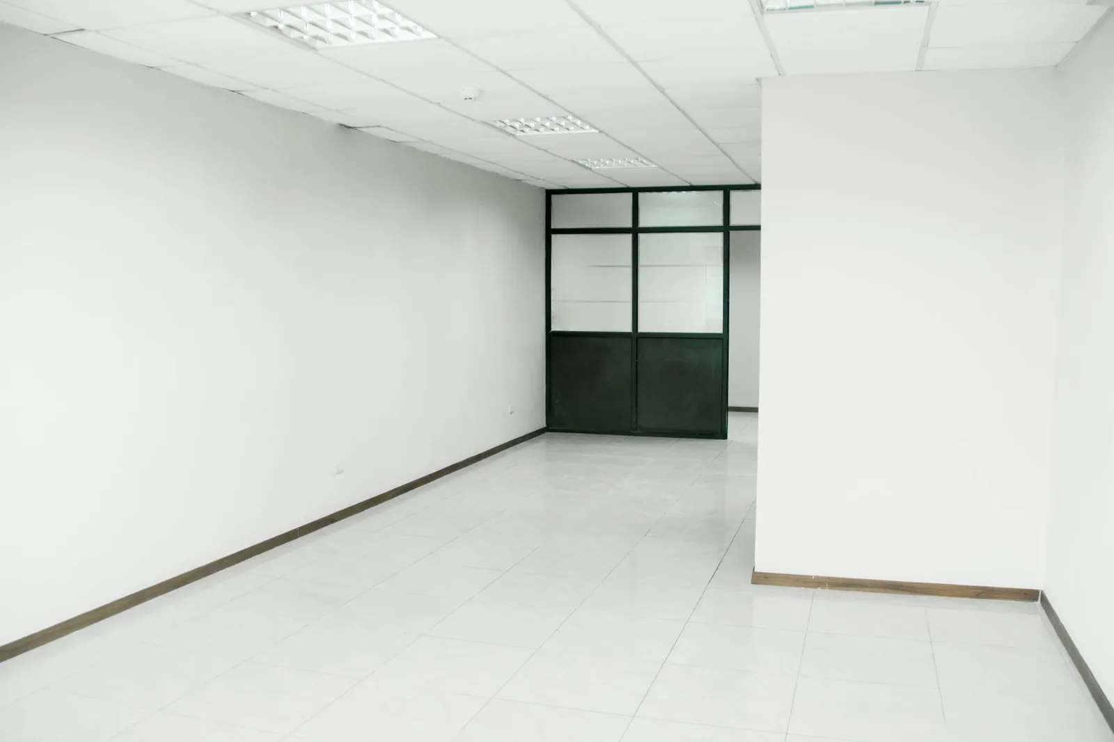 Oficina en alquiler en el Edificio Trade Building, Norte de Guayaquil – Foto 3