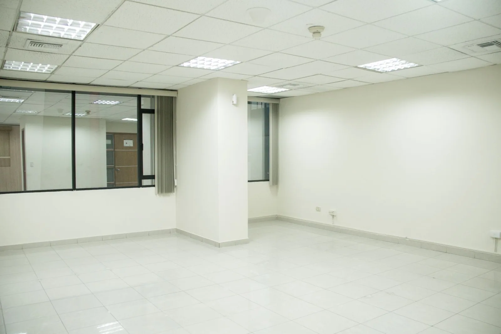 Oficina en alquiler en el Edificio Professional, Norte de Guayaquil – Foto 3